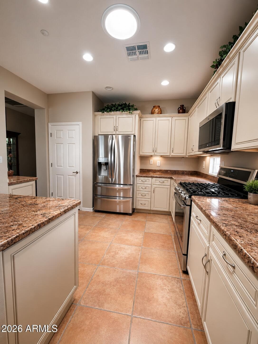 40837 N PRESTANCIA Court, Phoenix, AZ 85086 — photo 10 of 55