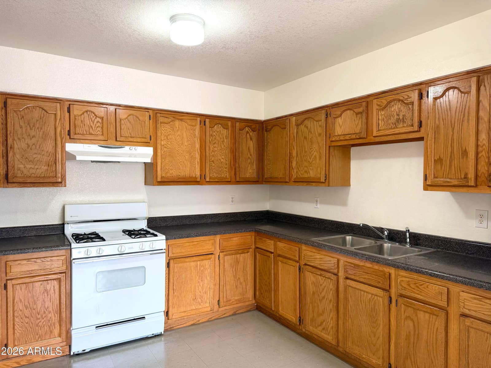 521 W OCOTILLO Street, Casa Grande, AZ 85122 — photo 4 of 25