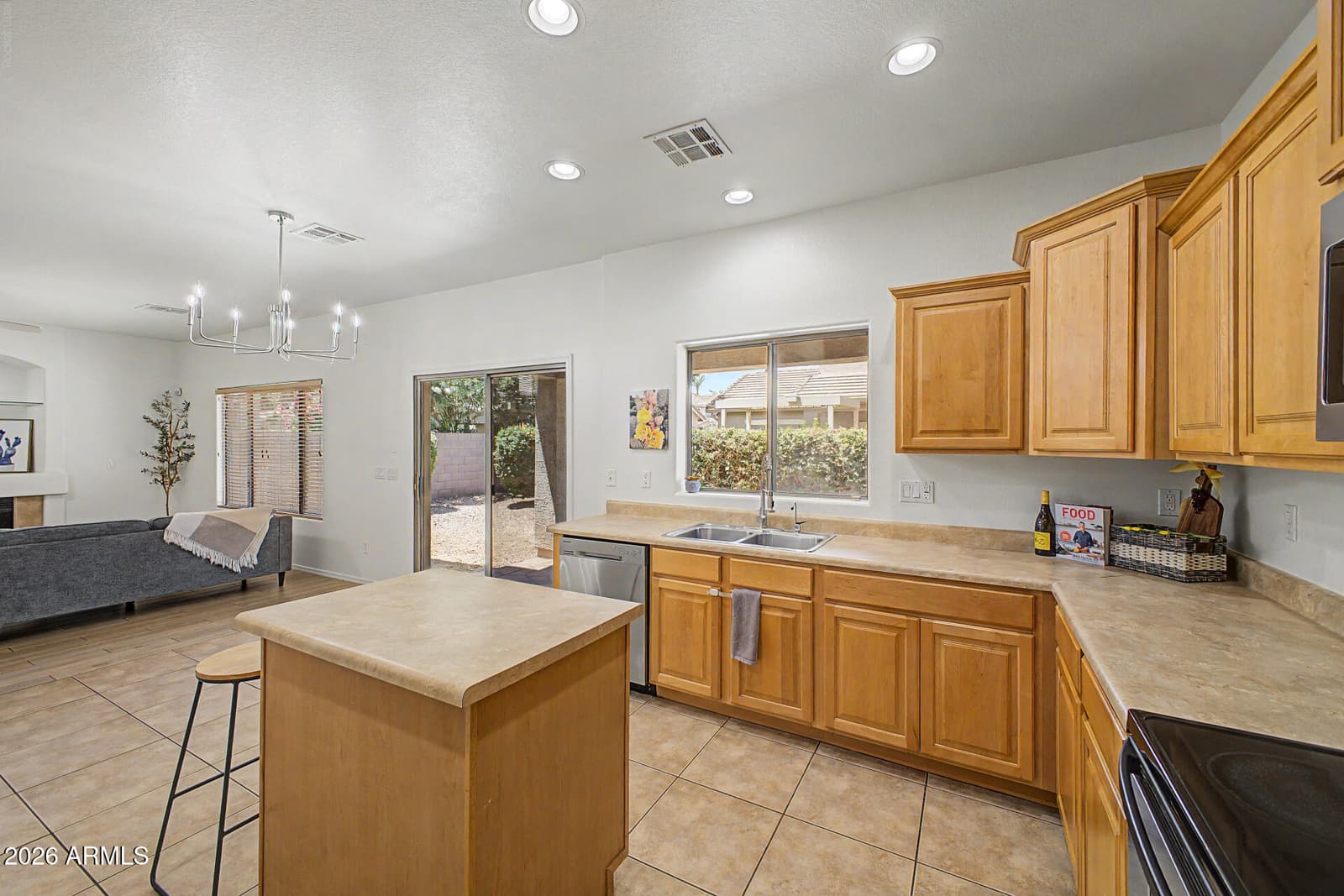 1050 E REDWOOD Drive, Chandler, AZ 85286 — photo 9 of 36