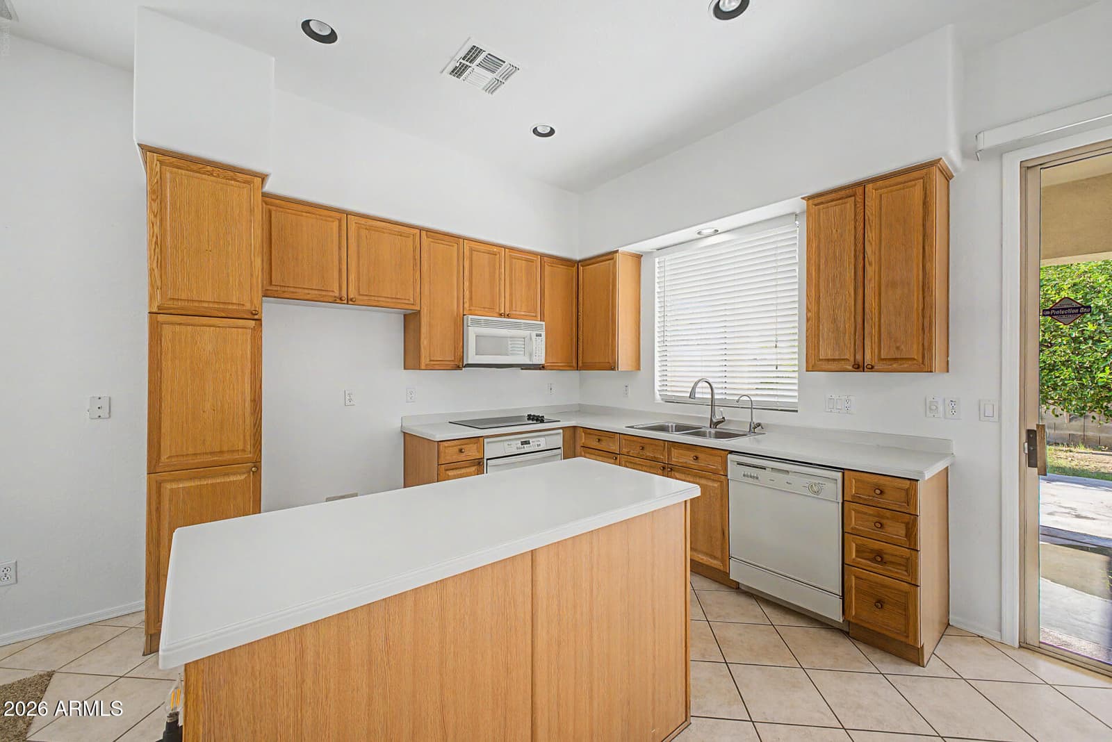 616 E KRISTA Way, Tempe, AZ 85284 — photo 32 of 68