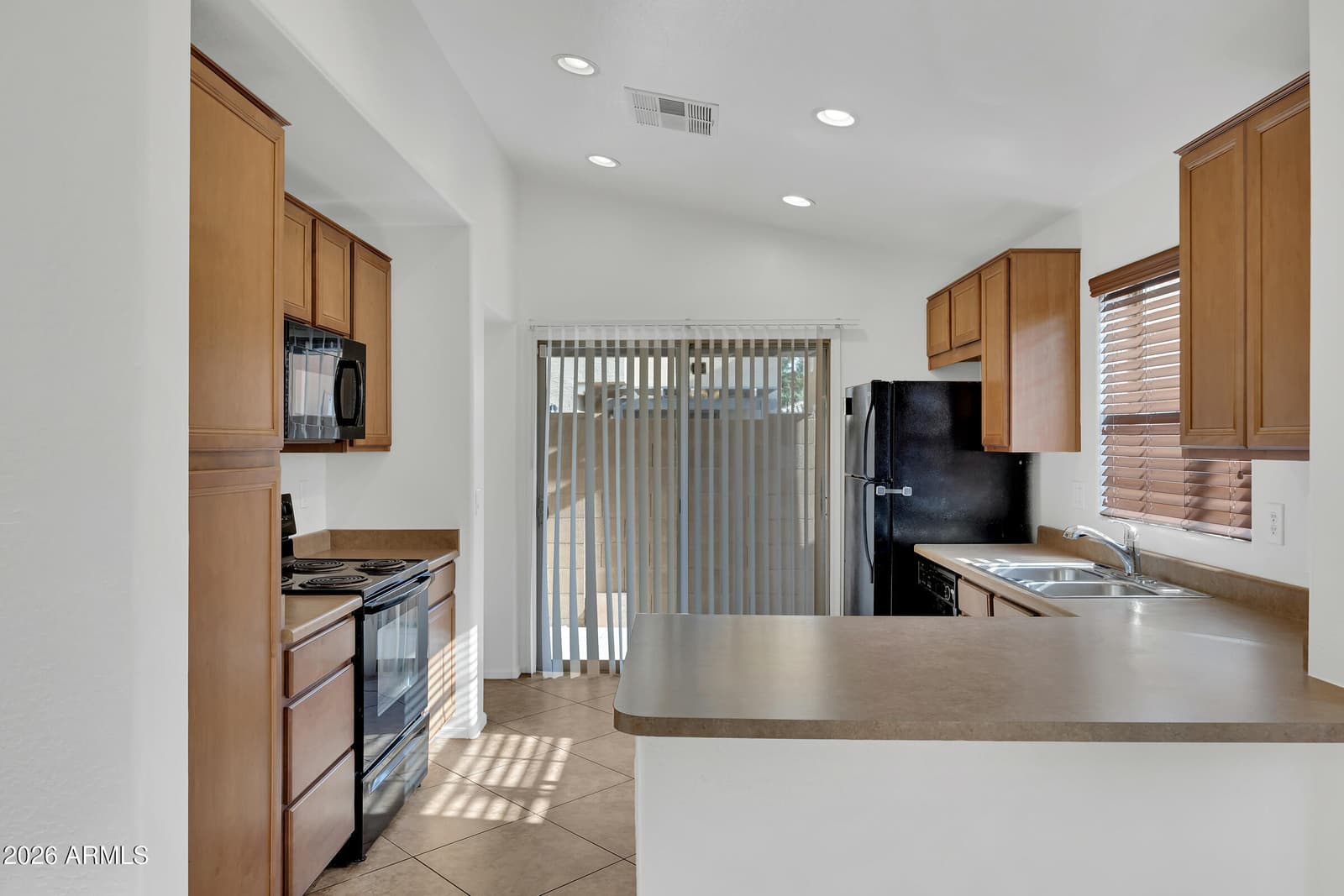 1662 S Martingale Road, Gilbert, AZ 85295 — photo 8 of 34