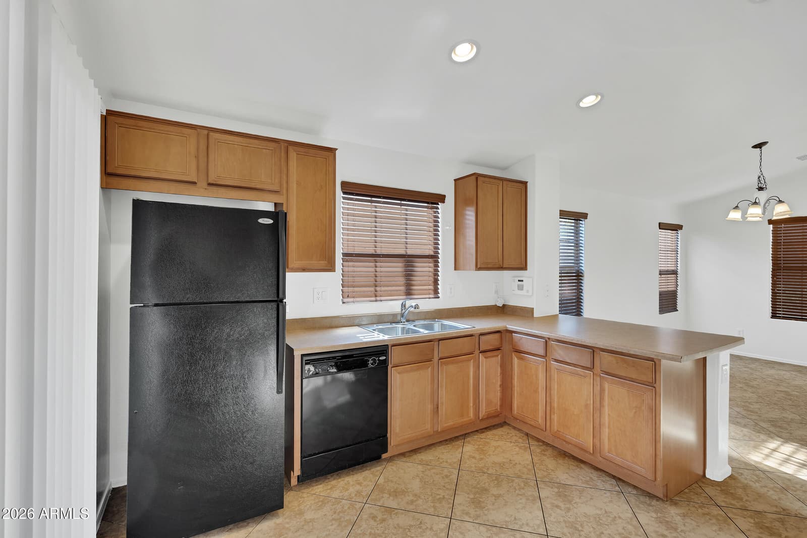1662 S Martingale Road, Gilbert, AZ 85295 — photo 10 of 34