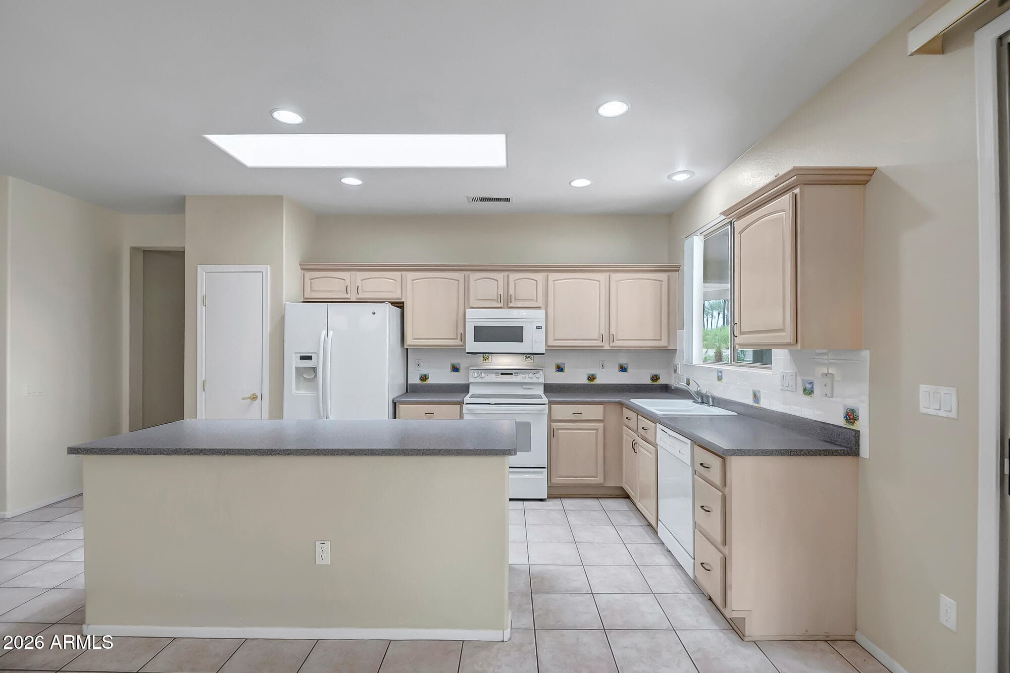 16067 W SANDIA PARK Drive, Surprise, AZ 85374 — photo 10 of 25