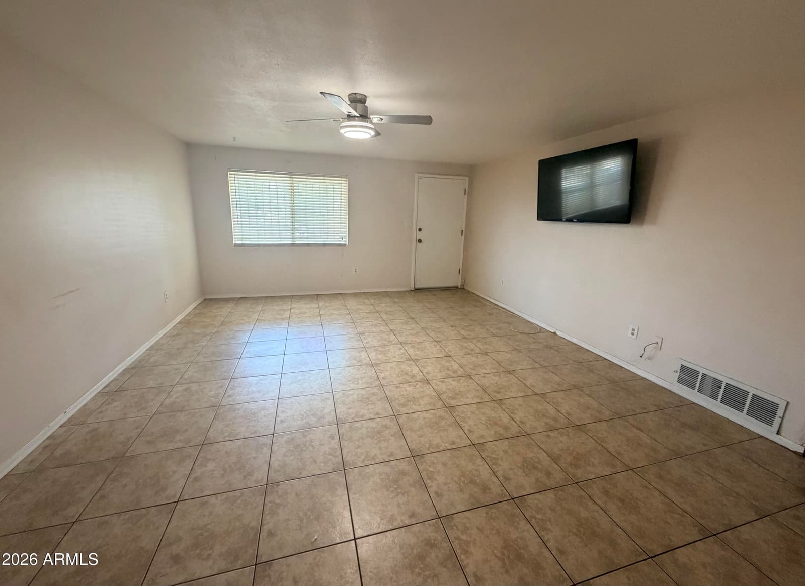 2008 N 55TH Avenue, Phoenix, AZ 85035 — photo 4 of 19