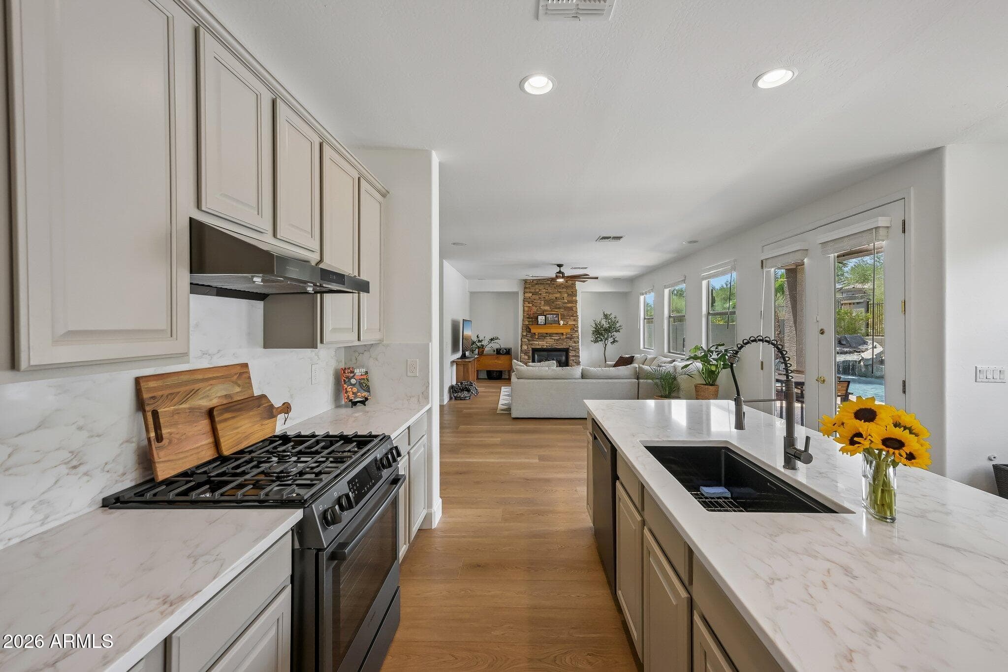 8356 W BUCKHORN Trail, Peoria, AZ 85383 — photo 15 of 57