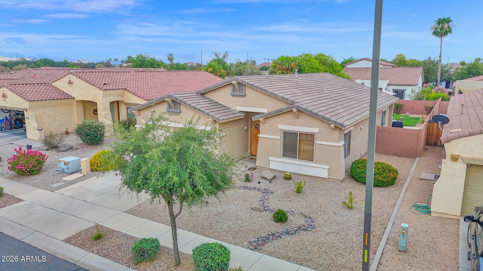 897 E Indian Wells Place, Chandler, AZ 85249 — photo 2 of 38