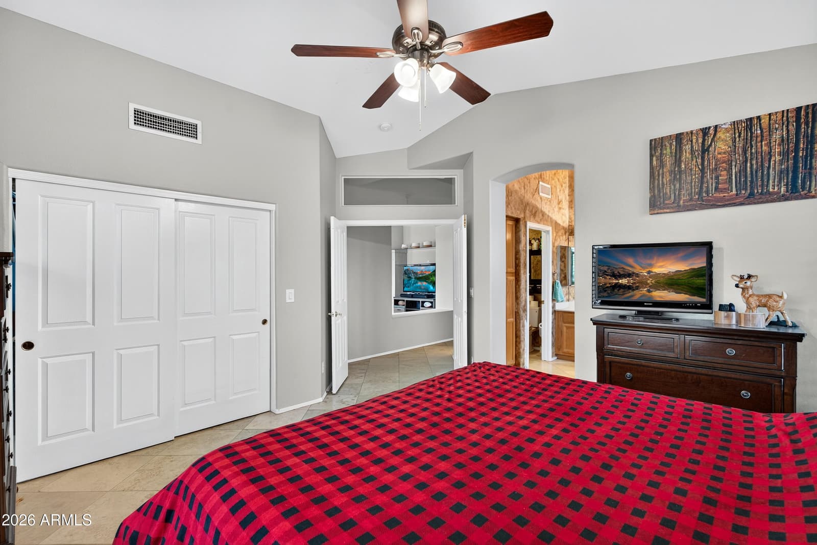 984 S WESTERN SKIES Drive, Gilbert, AZ 85296 — photo 18 of 37