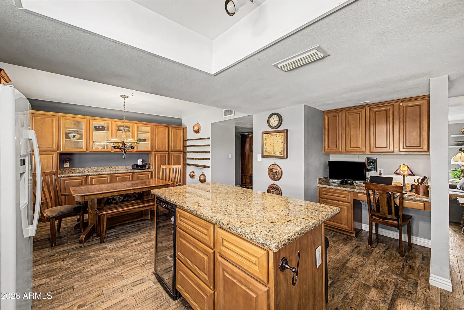 2642 W JUANITA Circle, Mesa, AZ 85202 — photo 10 of 28