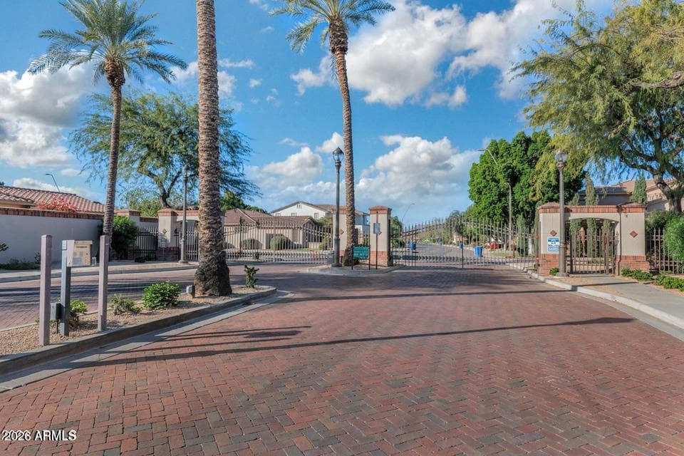 616 E KRISTA Way, Tempe, AZ 85284 — photo 3 of 68