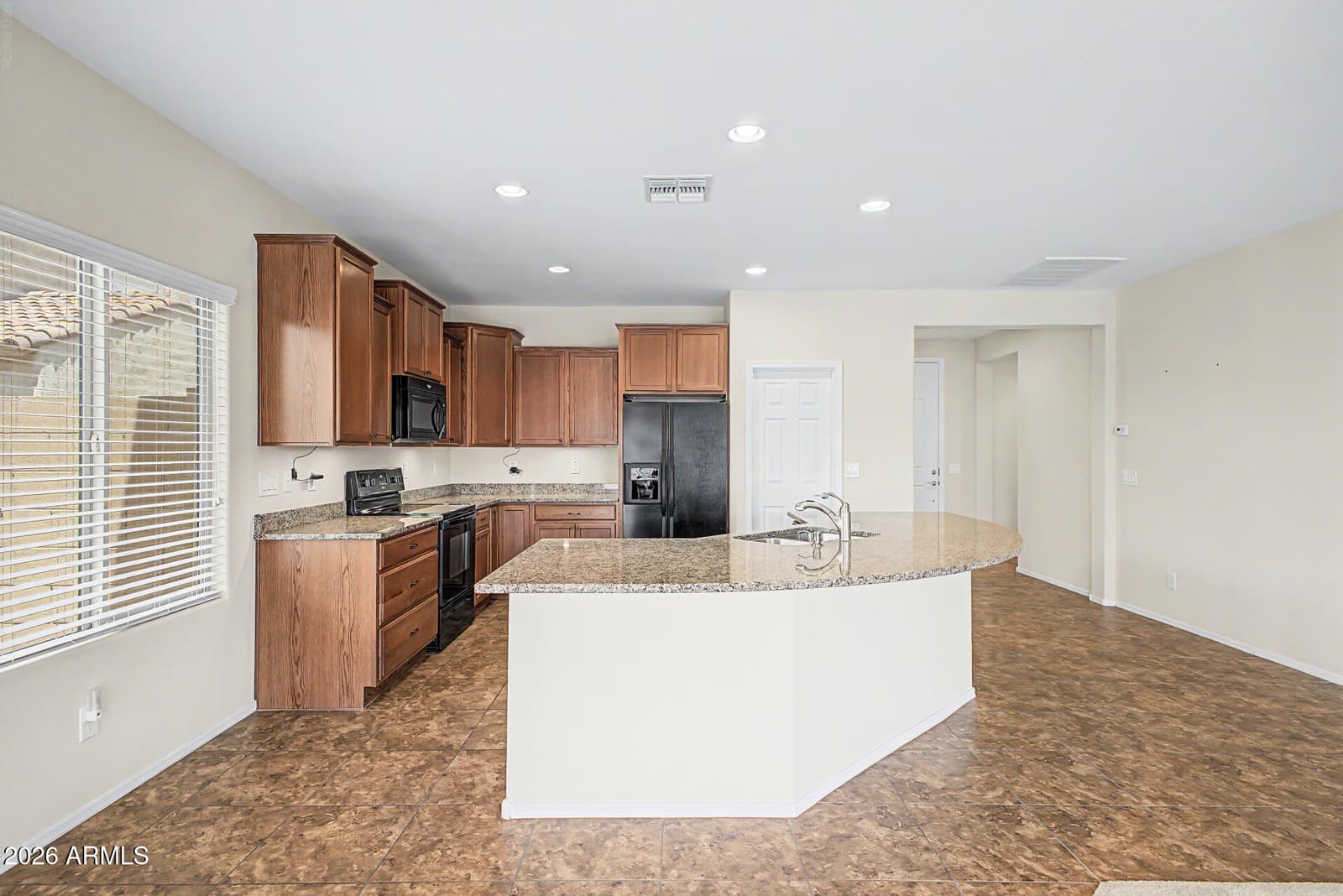 17549 W Pinnacle Vista Drive, Surprise, AZ 85387 — photo 8 of 41