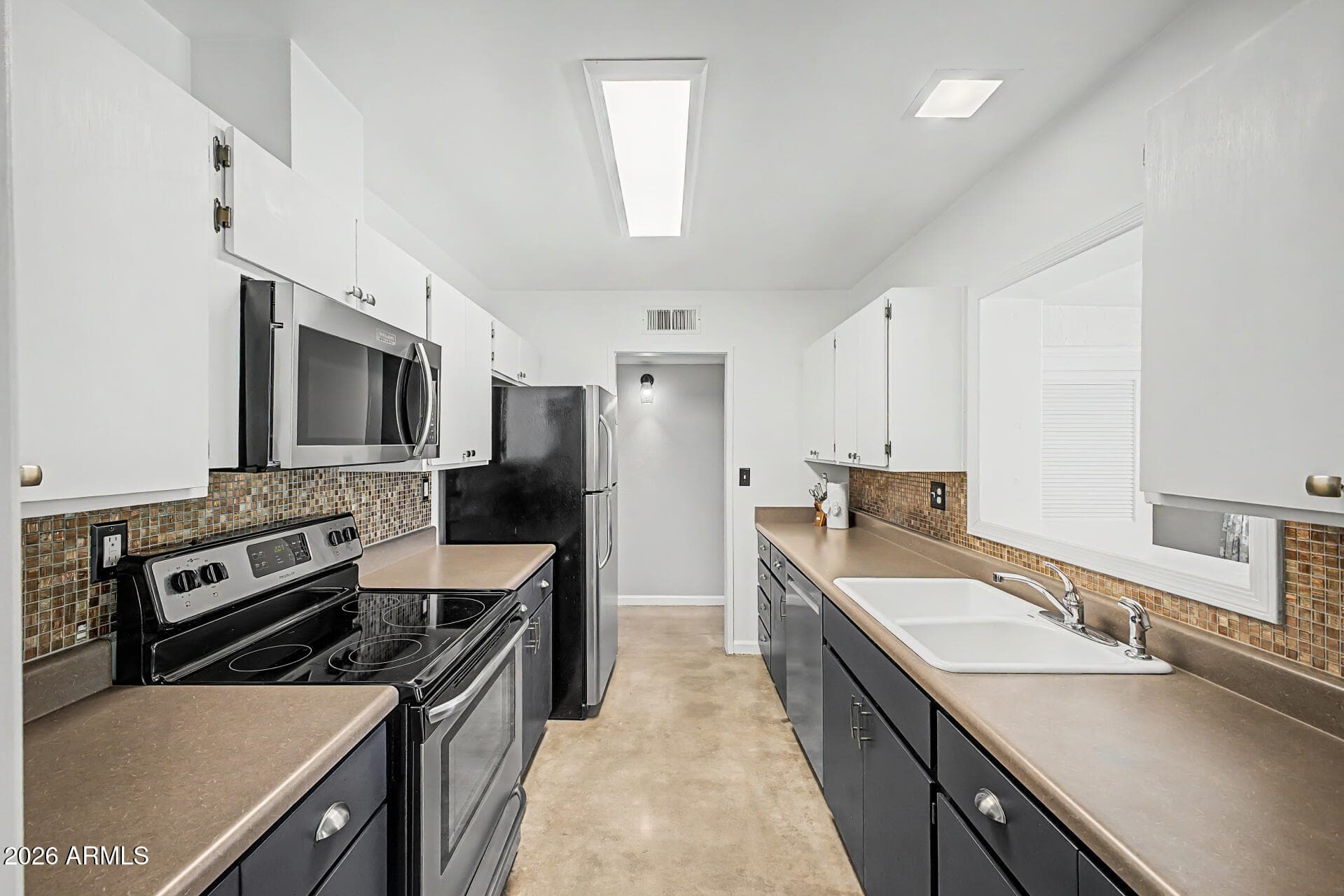 181 LAGUNA Drive W, Litchfield Park, AZ 85340 — photo 13 of 33