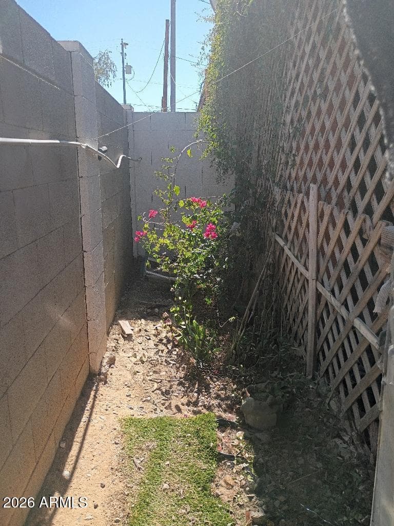 242 S WASHINGTON Street, Coolidge, AZ 85128 — photo 4 of 15