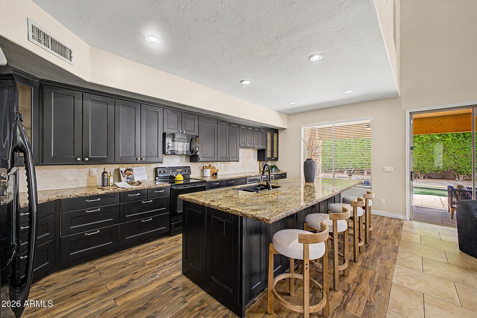 6140 W ORAIBI Drive, Glendale, AZ 85308 — photo 4 of 34