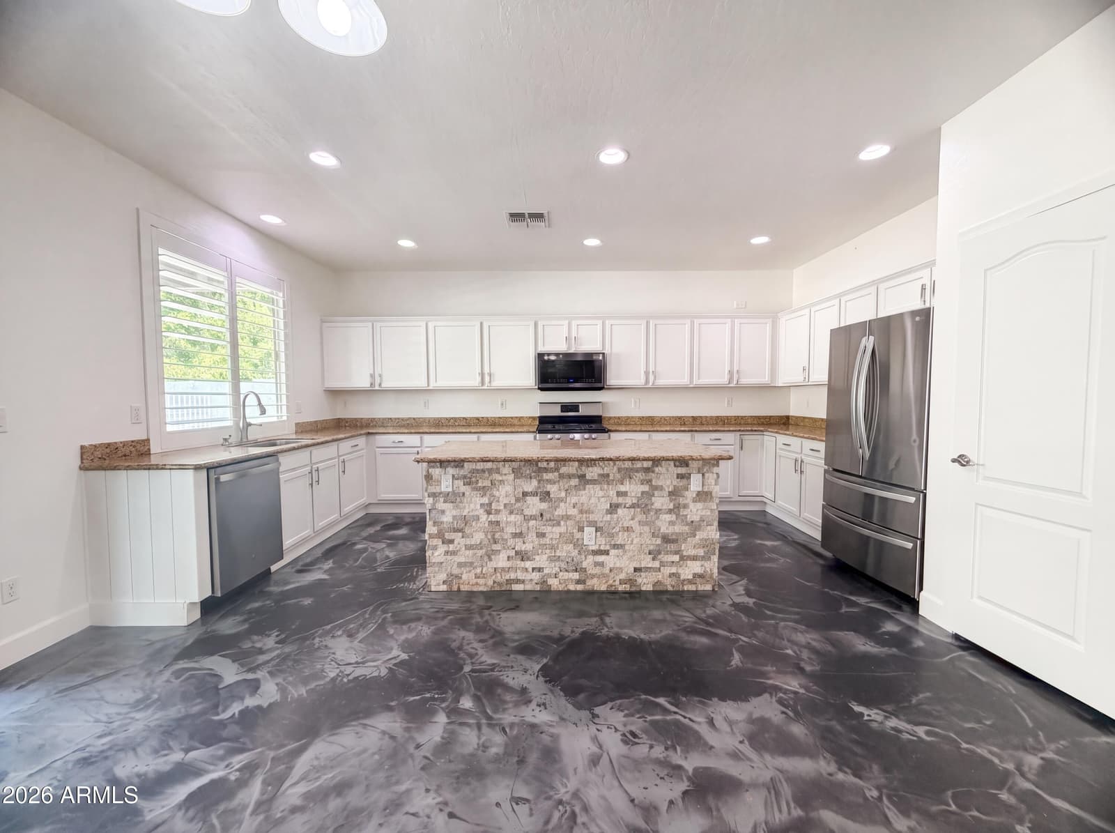 2463 S BRISTOL, Mesa, AZ 85209 — photo 2 of 23