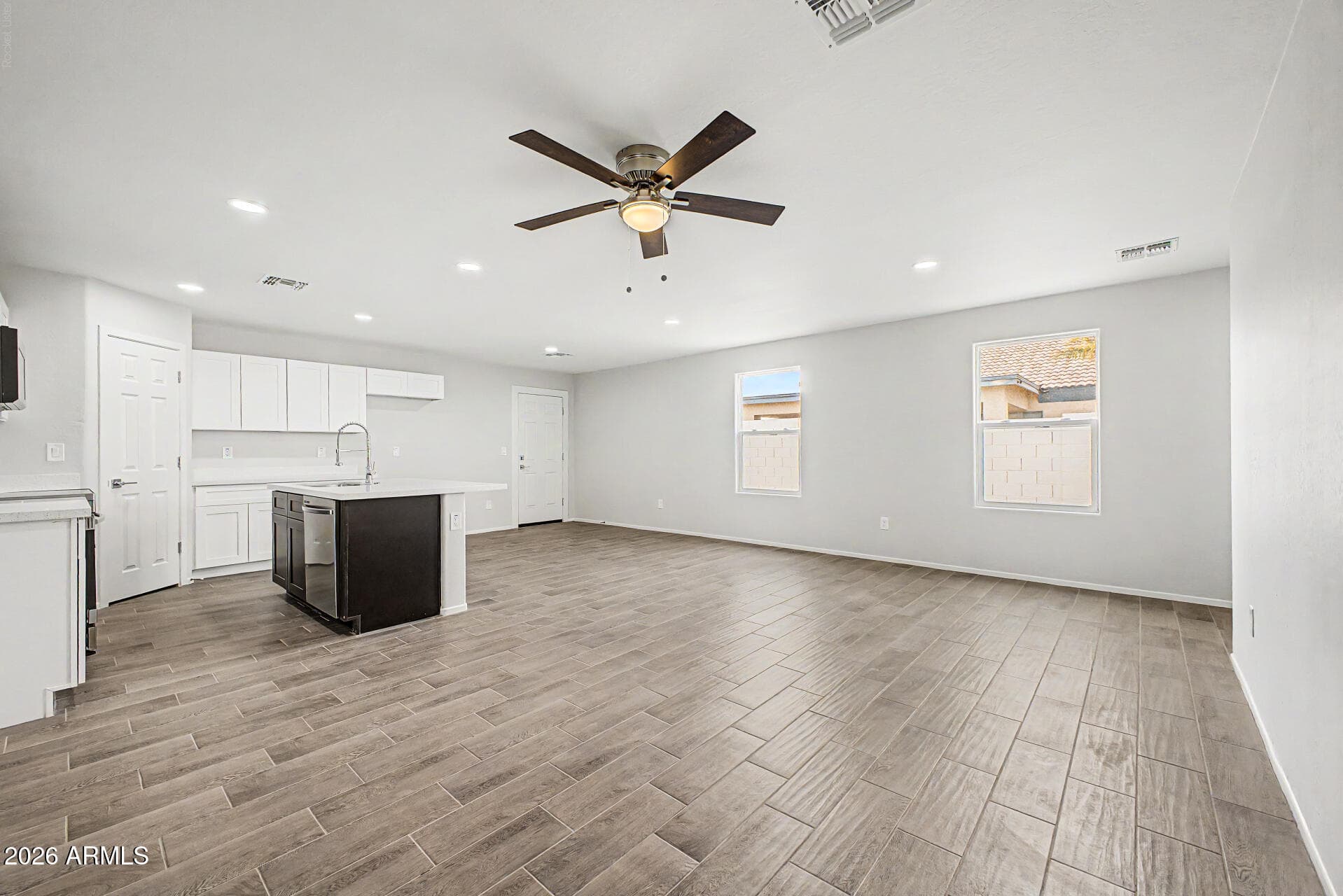 10590 W FERNANDO Drive, Arizona City, AZ 85123 — photo 13 of 33