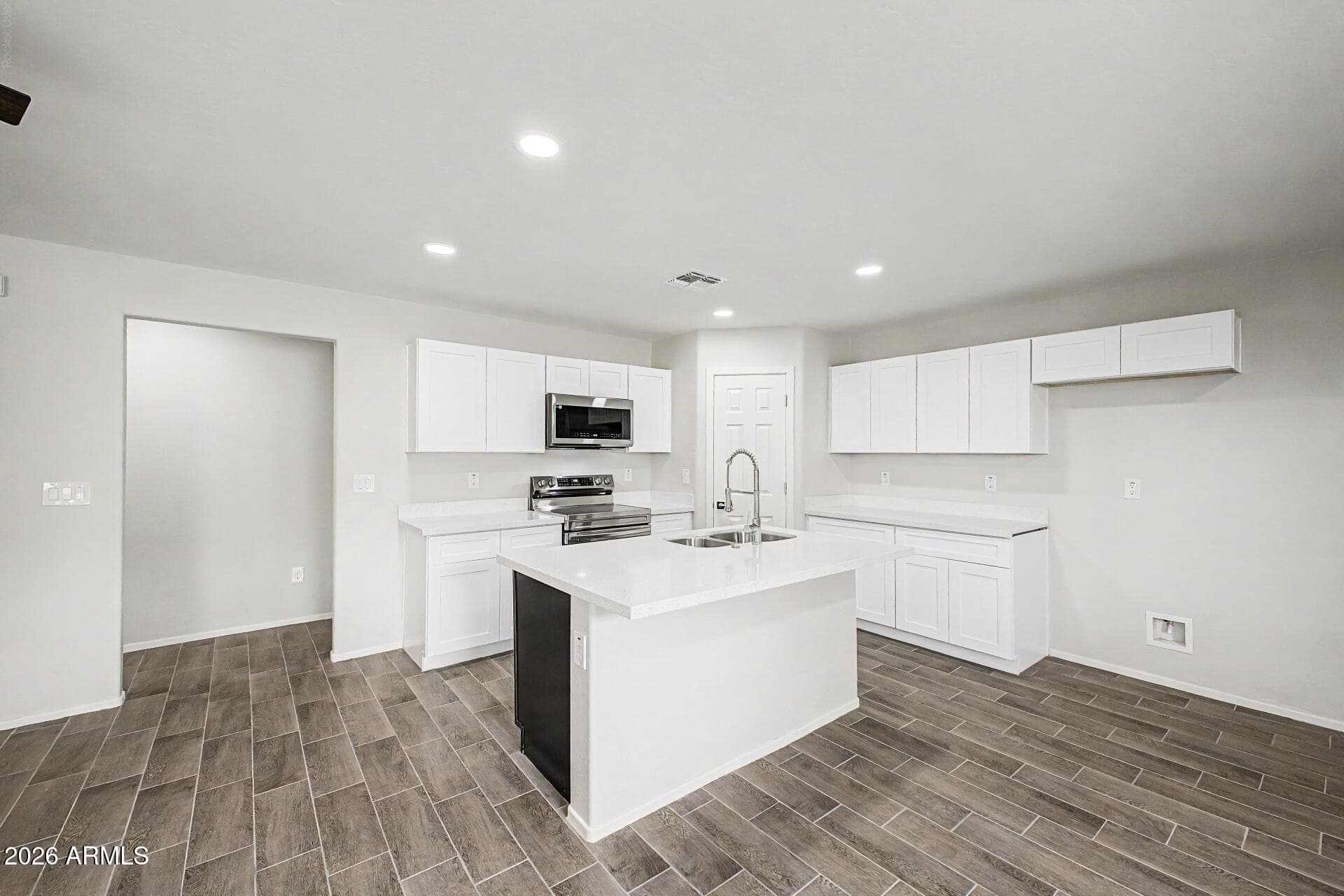 10590 W FERNANDO Drive, Arizona City, AZ 85123 — photo 9 of 33