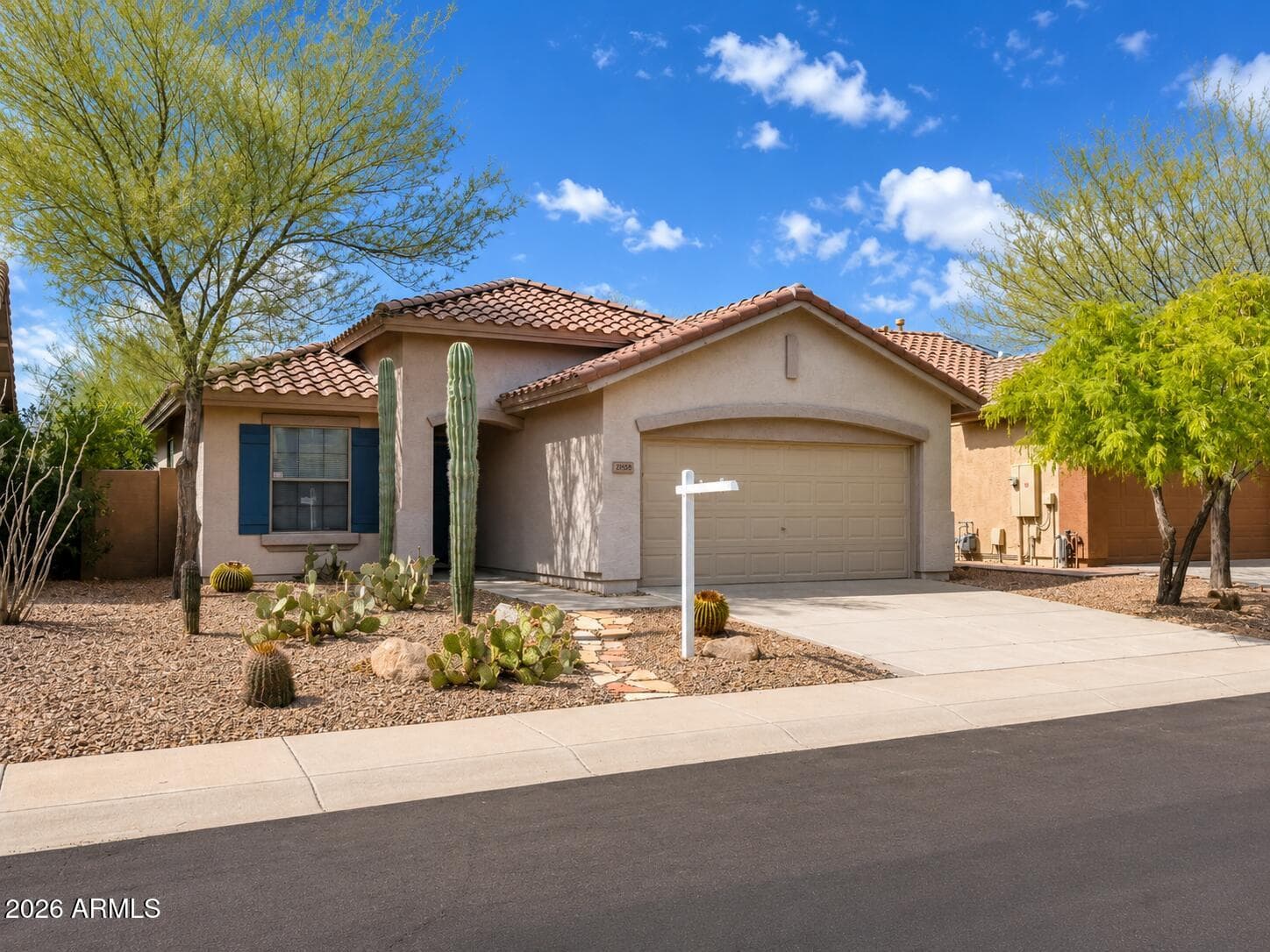 2568 W BISBEE Way, Phoenix, AZ 85086 — photo 3 of 35