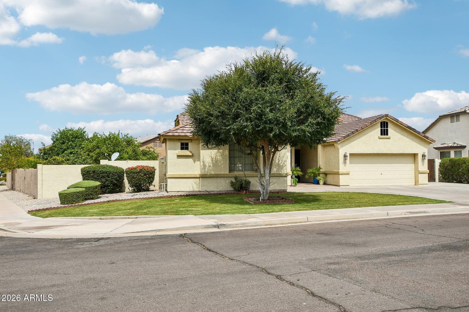 2801 E LINDRICK Drive, Chandler, AZ 85249 — photo 2 of 38
