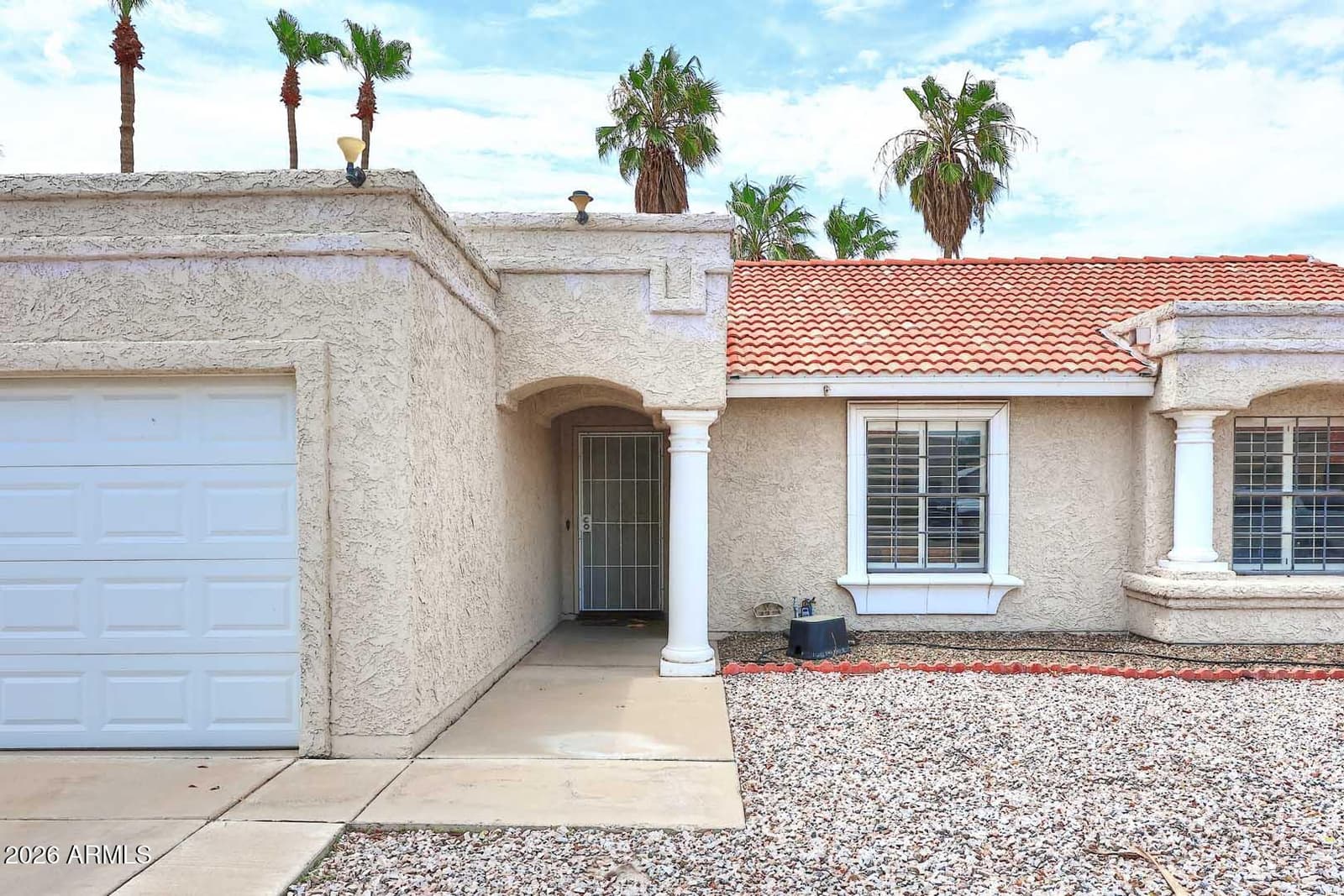1643 E FAIRVIEW Street, Chandler, AZ 85225 — photo 8 of 32