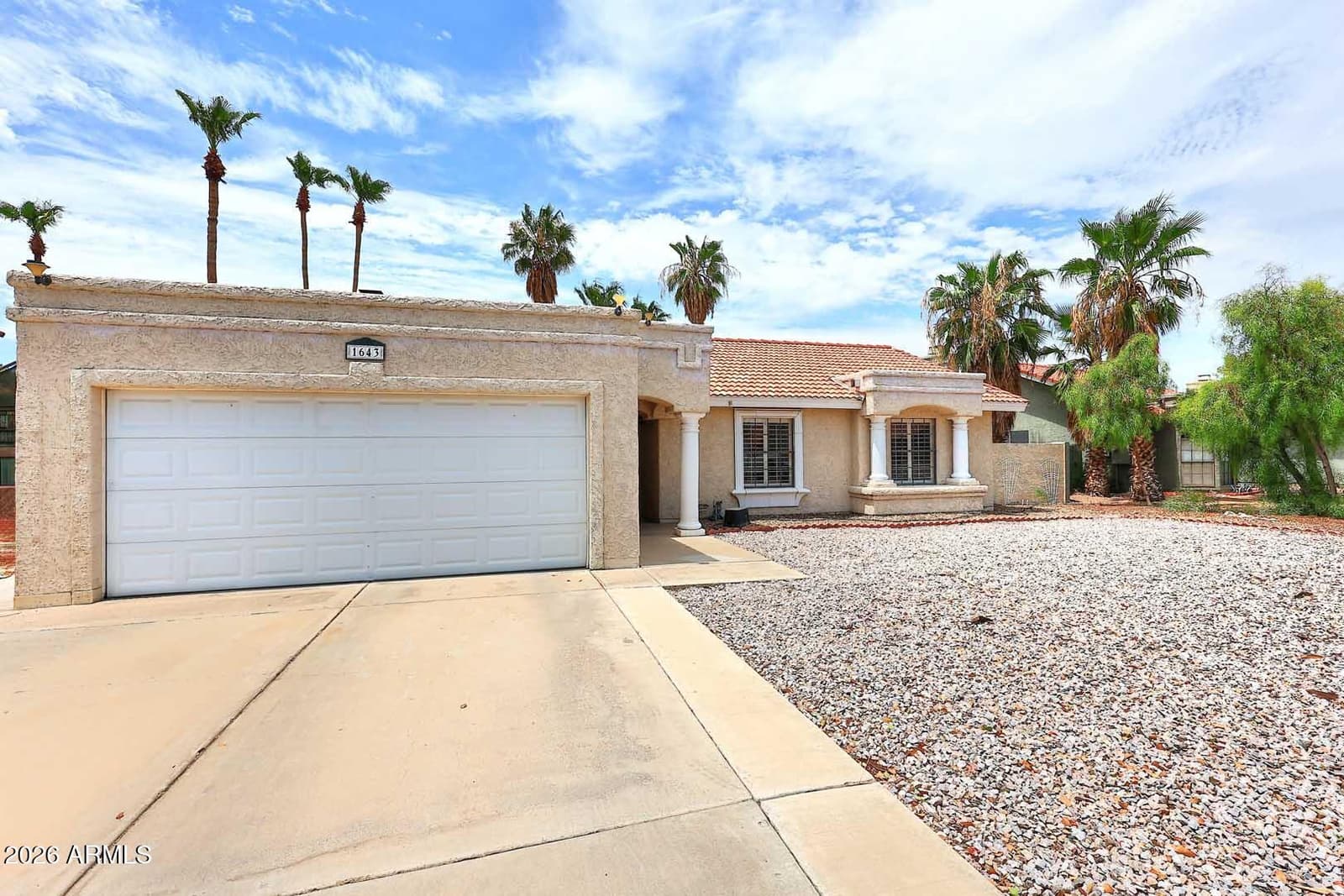 1643 E FAIRVIEW Street, Chandler, AZ 85225 — photo 7 of 32