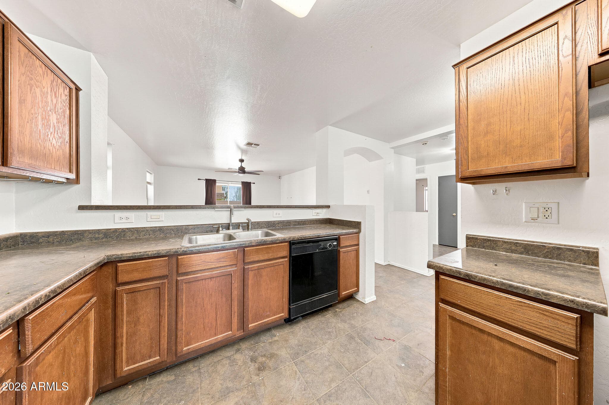2153 W ROOSEVELT Avenue, Coolidge, AZ 85128 — photo 10 of 41