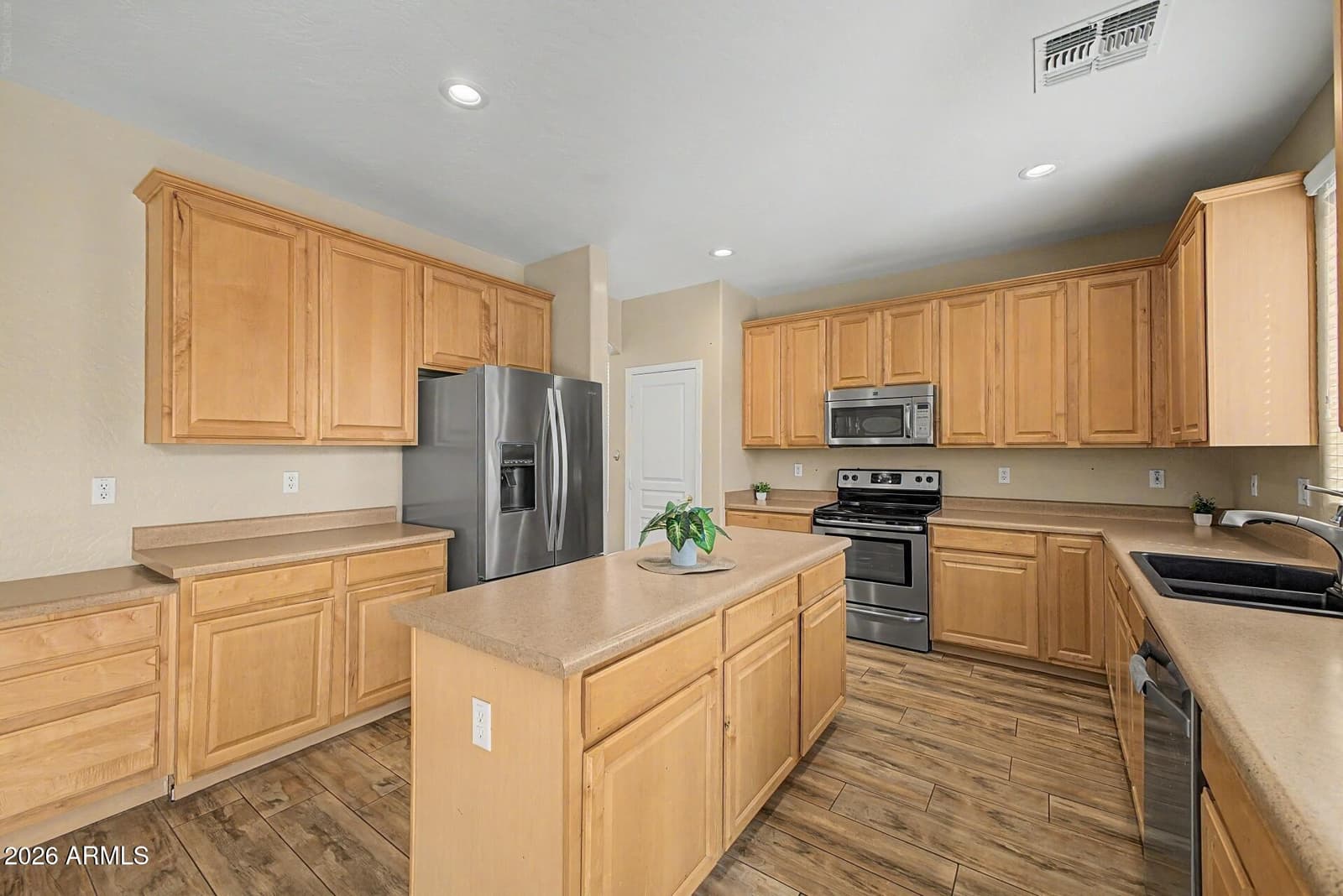 31292 N SADDLEBAG Lane, San Tan Valley, AZ 85143 — photo 4 of 67