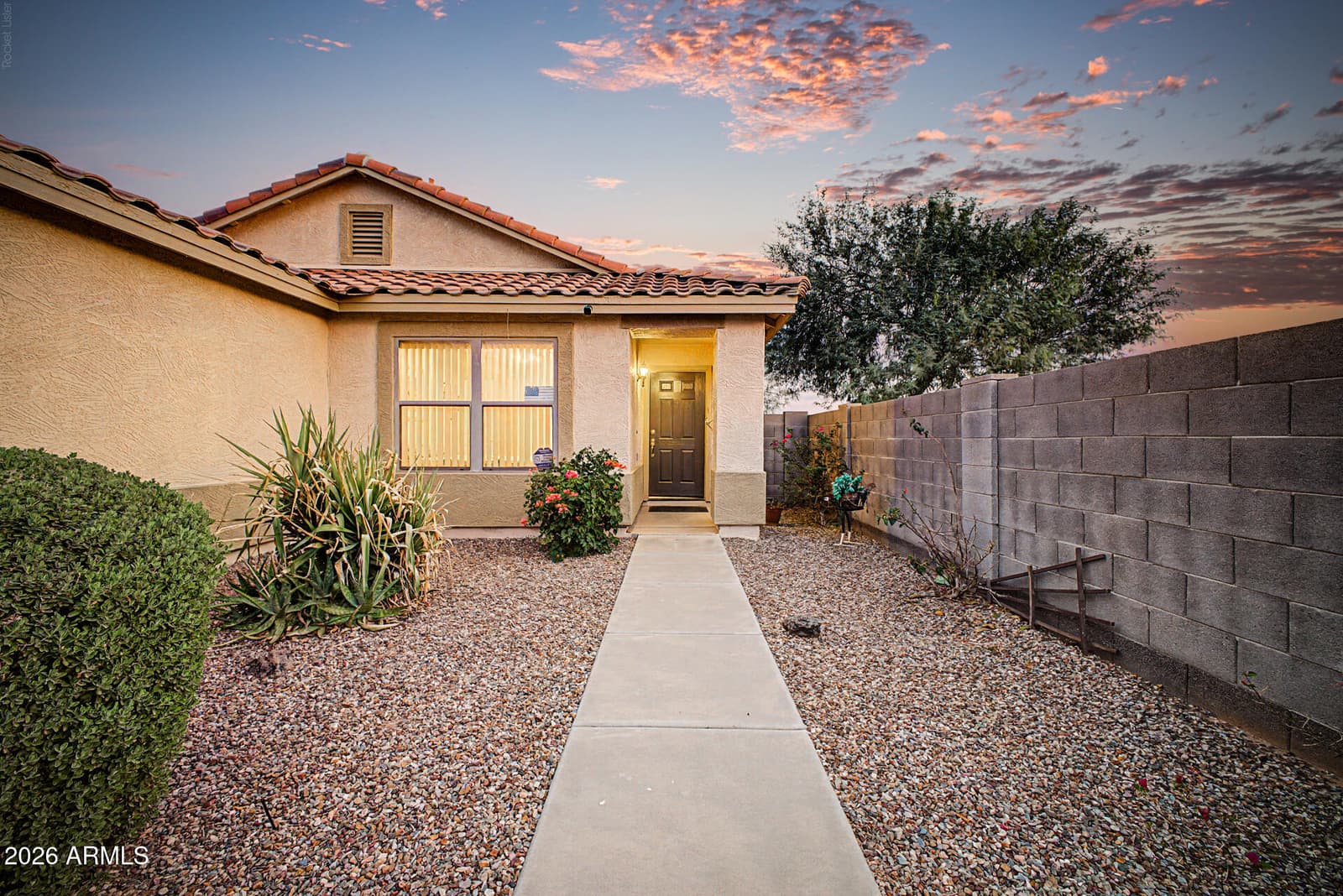 667 W KINGMAN Loop, Casa Grande, AZ 85122 — photo 3 of 25