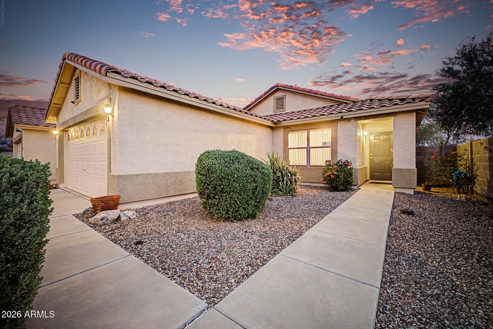 667 W KINGMAN Loop, Casa Grande, AZ 85122 — photo 2 of 25