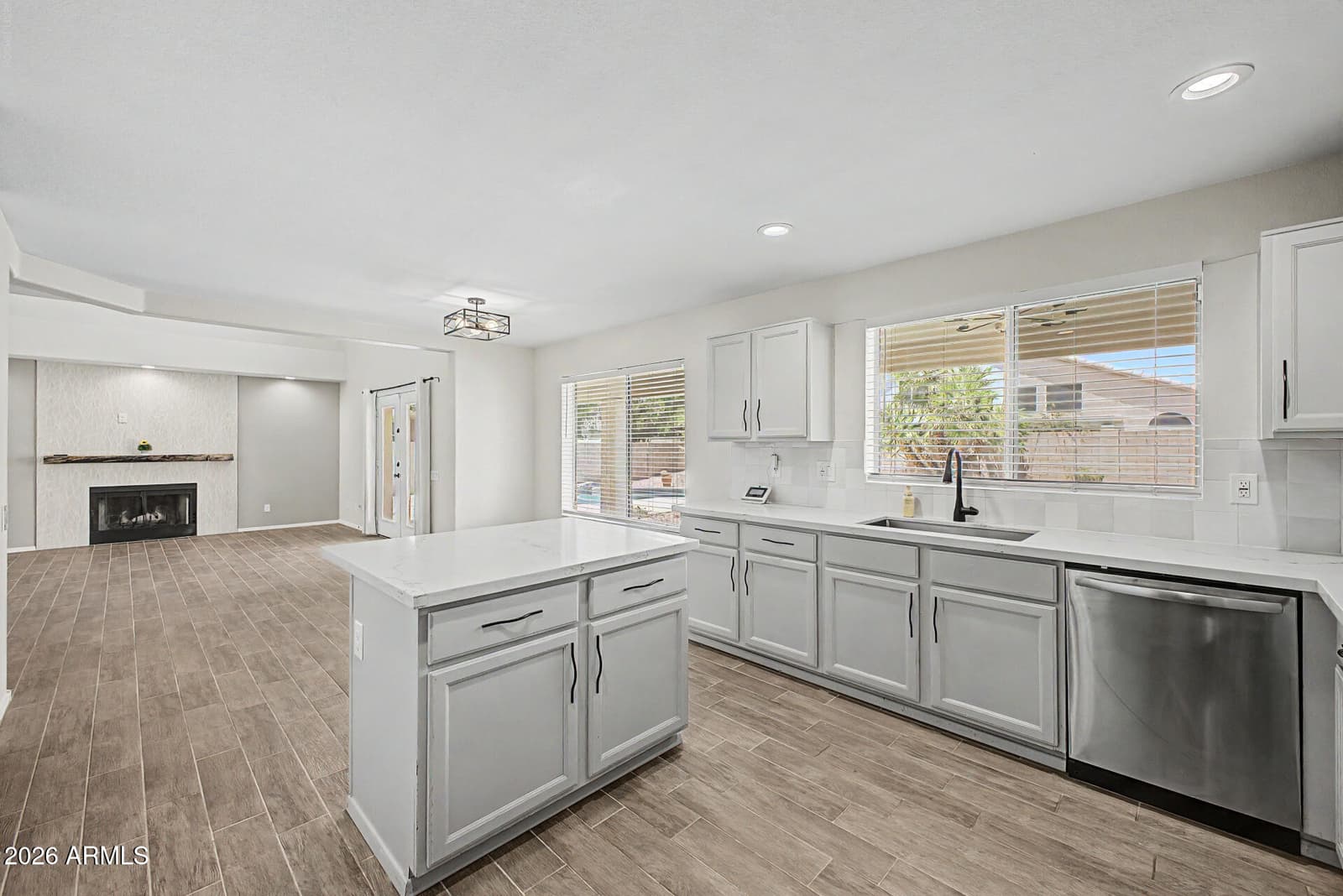 724 W SANDRA Terrace, Phoenix, AZ 85023 — photo 16 of 38