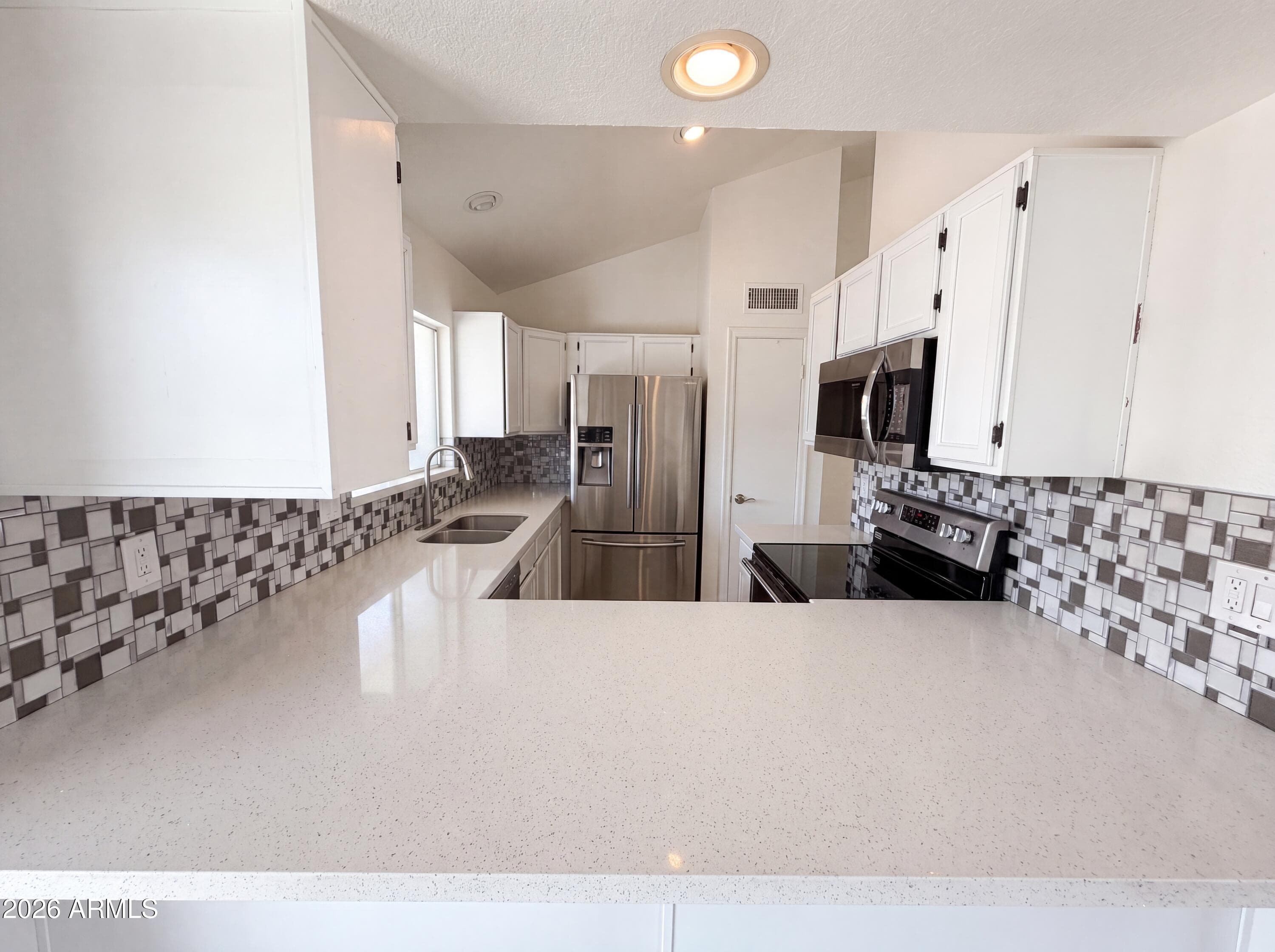 6915 W CHERRY HILLS Drive, Peoria, AZ 85345 — photo 2 of 21