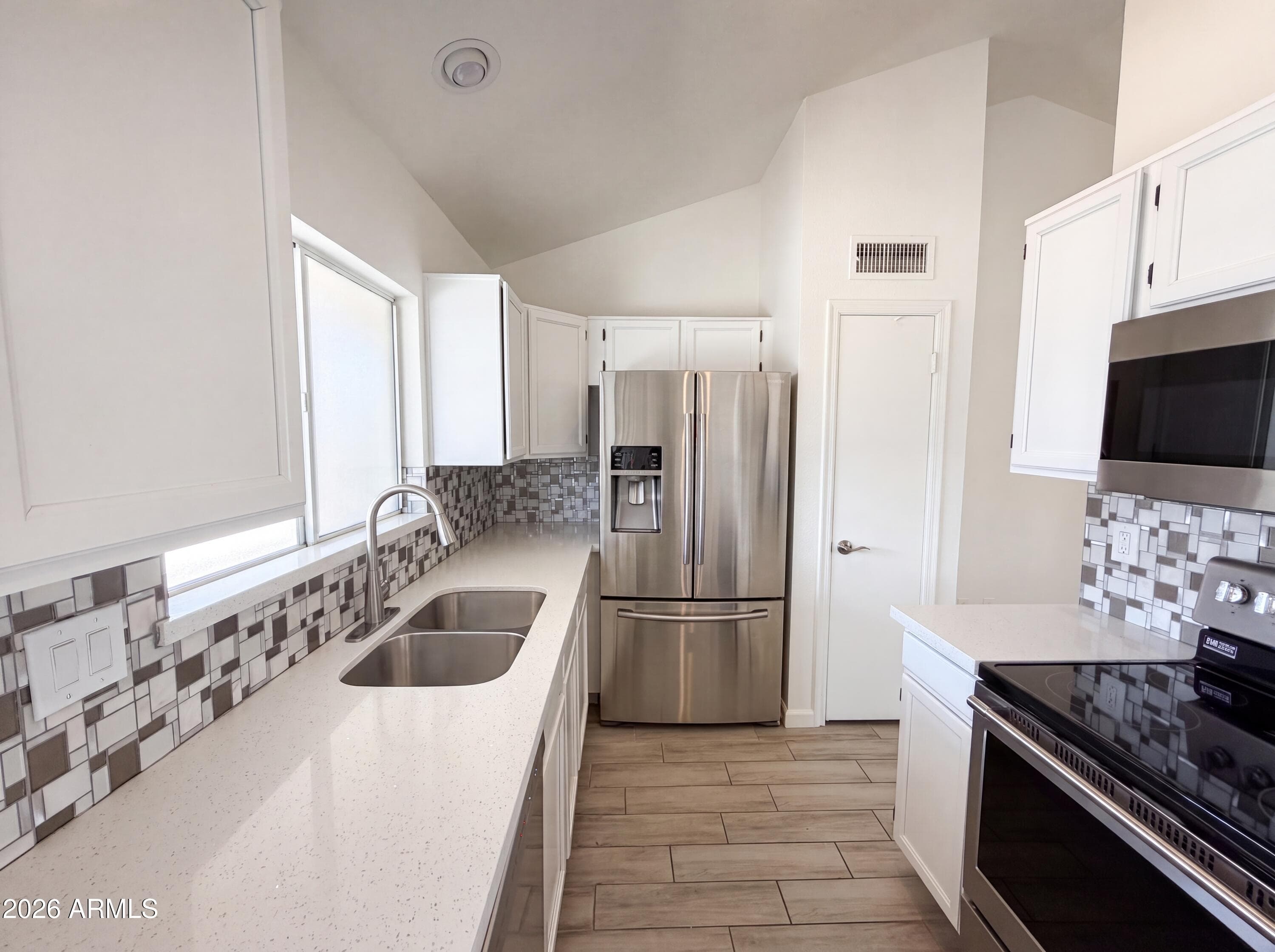 6915 W CHERRY HILLS Drive, Peoria, AZ 85345 — photo 9 of 21