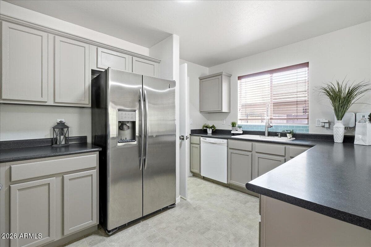 2469 W HAYDEN PEAK Drive, San Tan Valley, AZ 85144 — photo 8 of 57