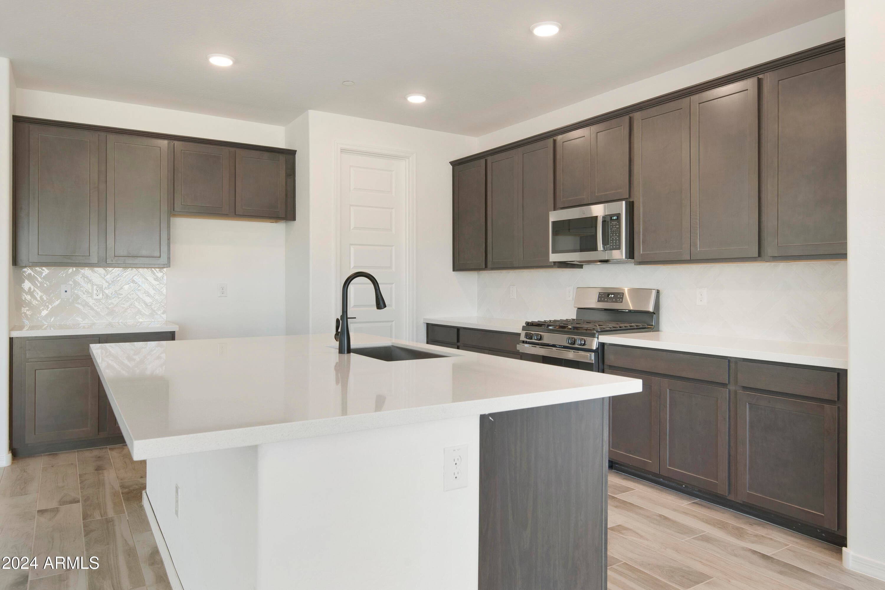 15656 W MERCER Lane, Surprise, AZ 85379 — photo 8 of 53