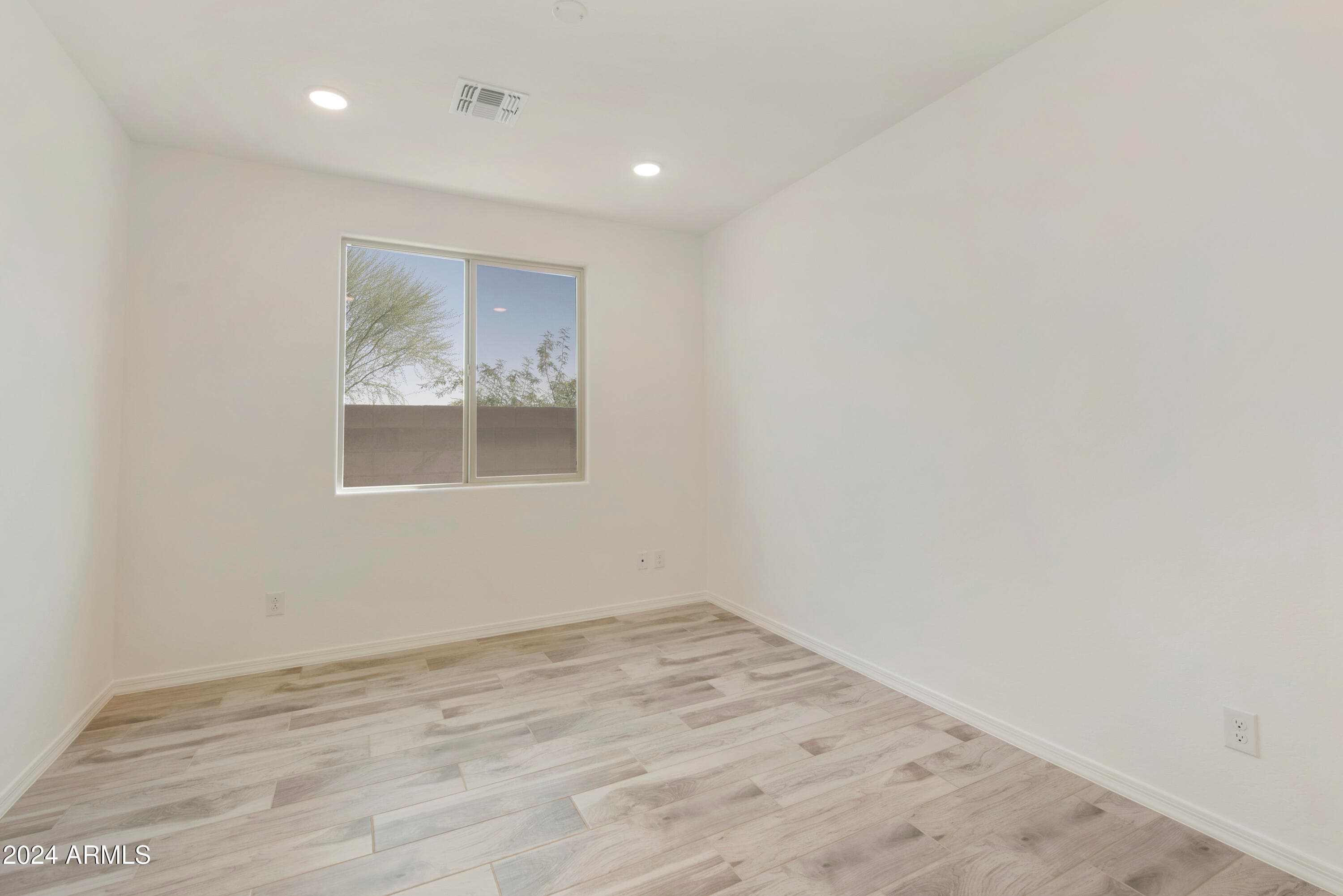 15656 W MERCER Lane, Surprise, AZ 85379 — photo 13 of 53