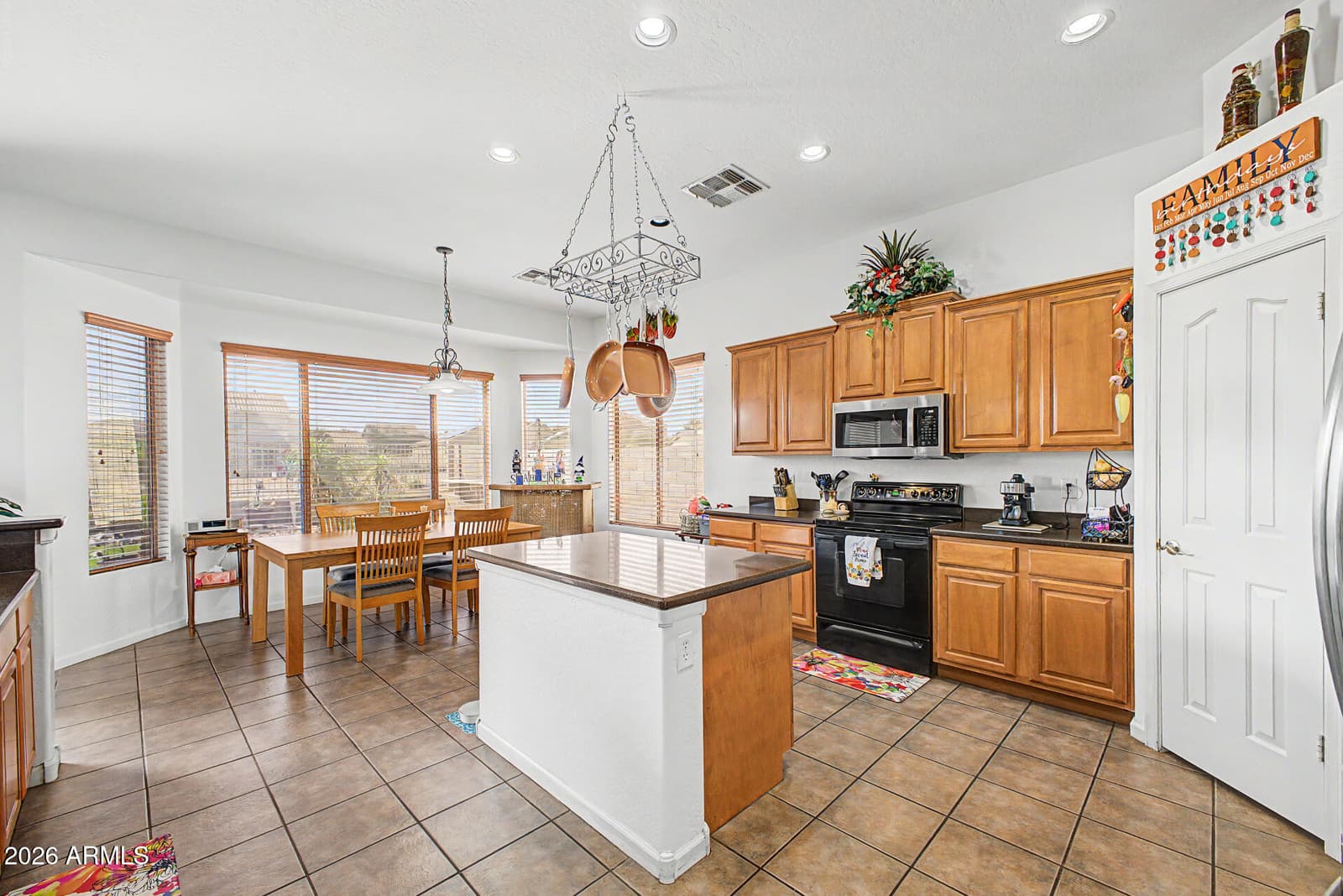 25424 N 73rd Avenue, Peoria, AZ 85383 — photo 9 of 28