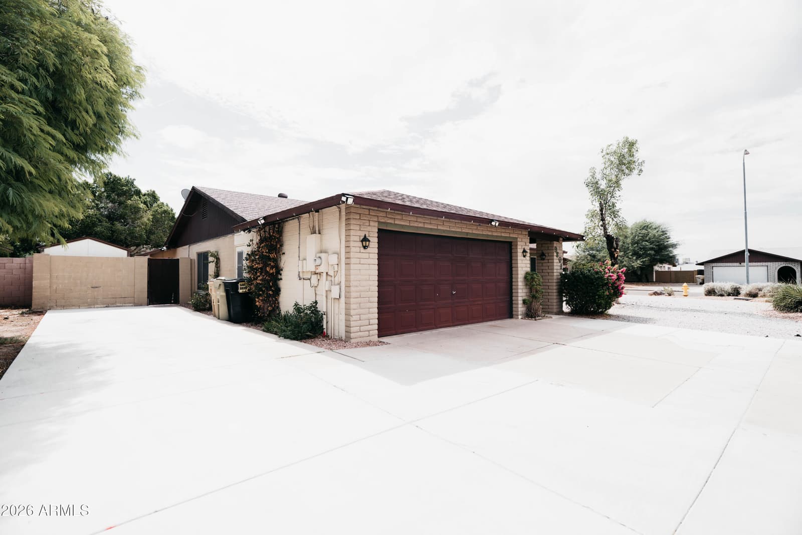 9801 N 49th Lane, Glendale, AZ 85302 — photo 3 of 40