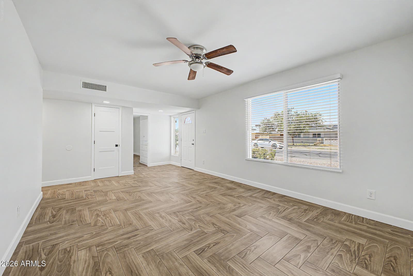 6521 W TURNEY Avenue, Phoenix, AZ 85033 — photo 10 of 45