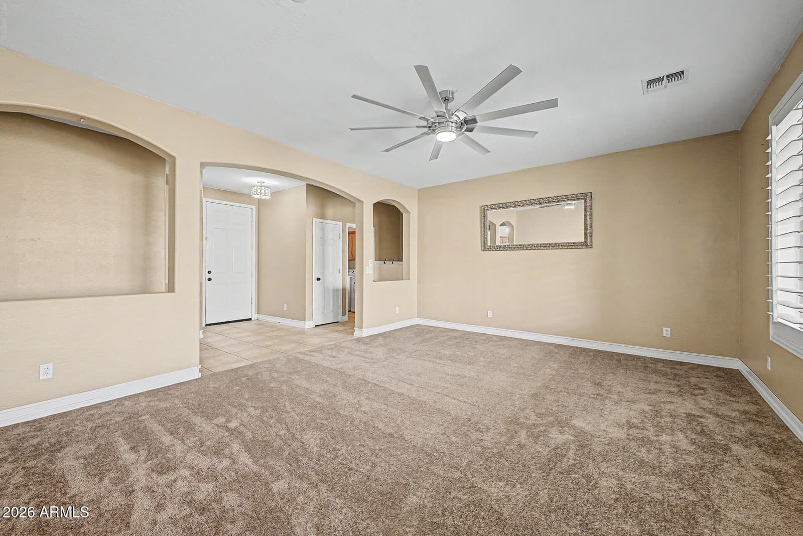 6611 S 25TH Drive, Phoenix, AZ 85041 — photo 6 of 27