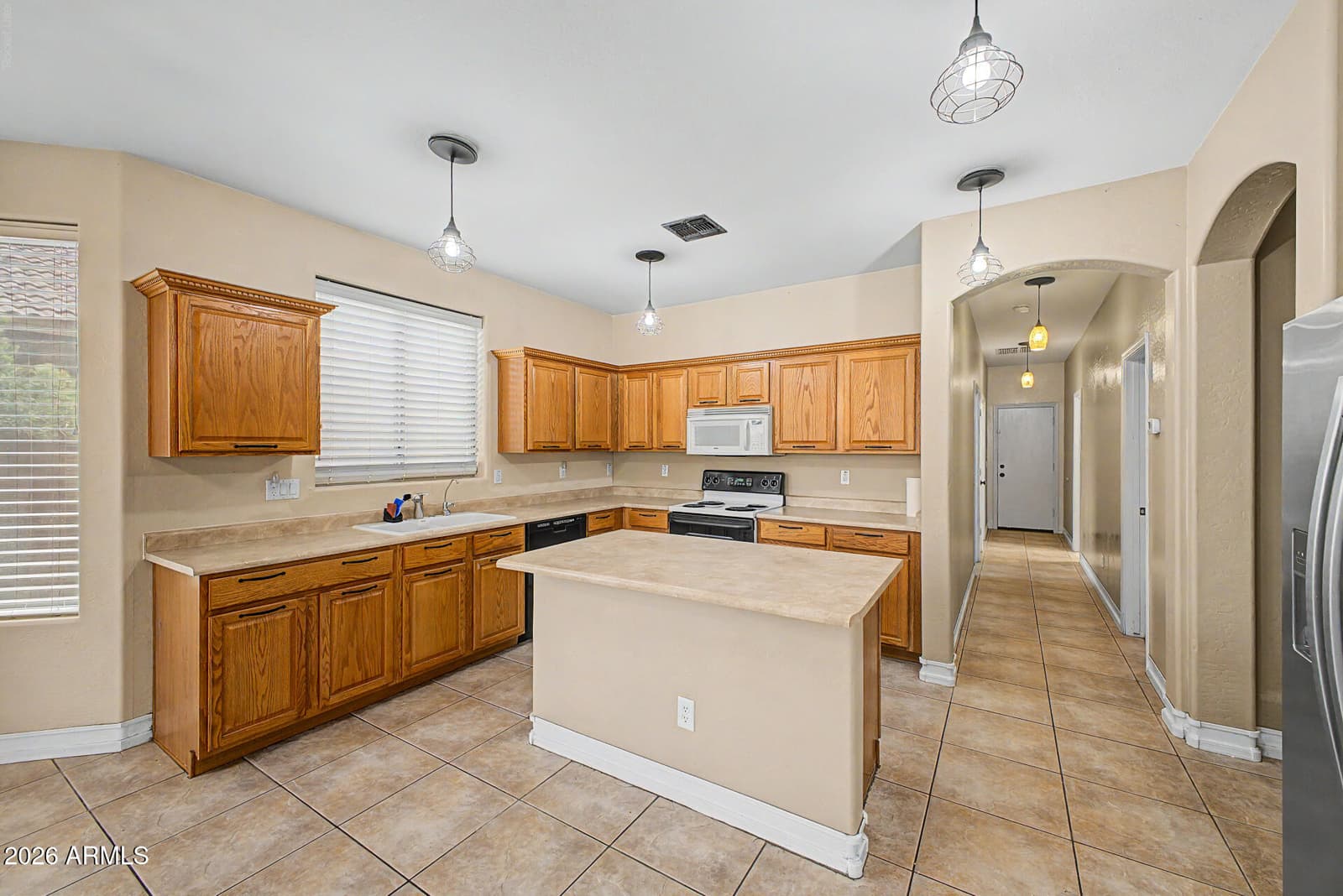 6611 S 25TH Drive, Phoenix, AZ 85041 — photo 10 of 27