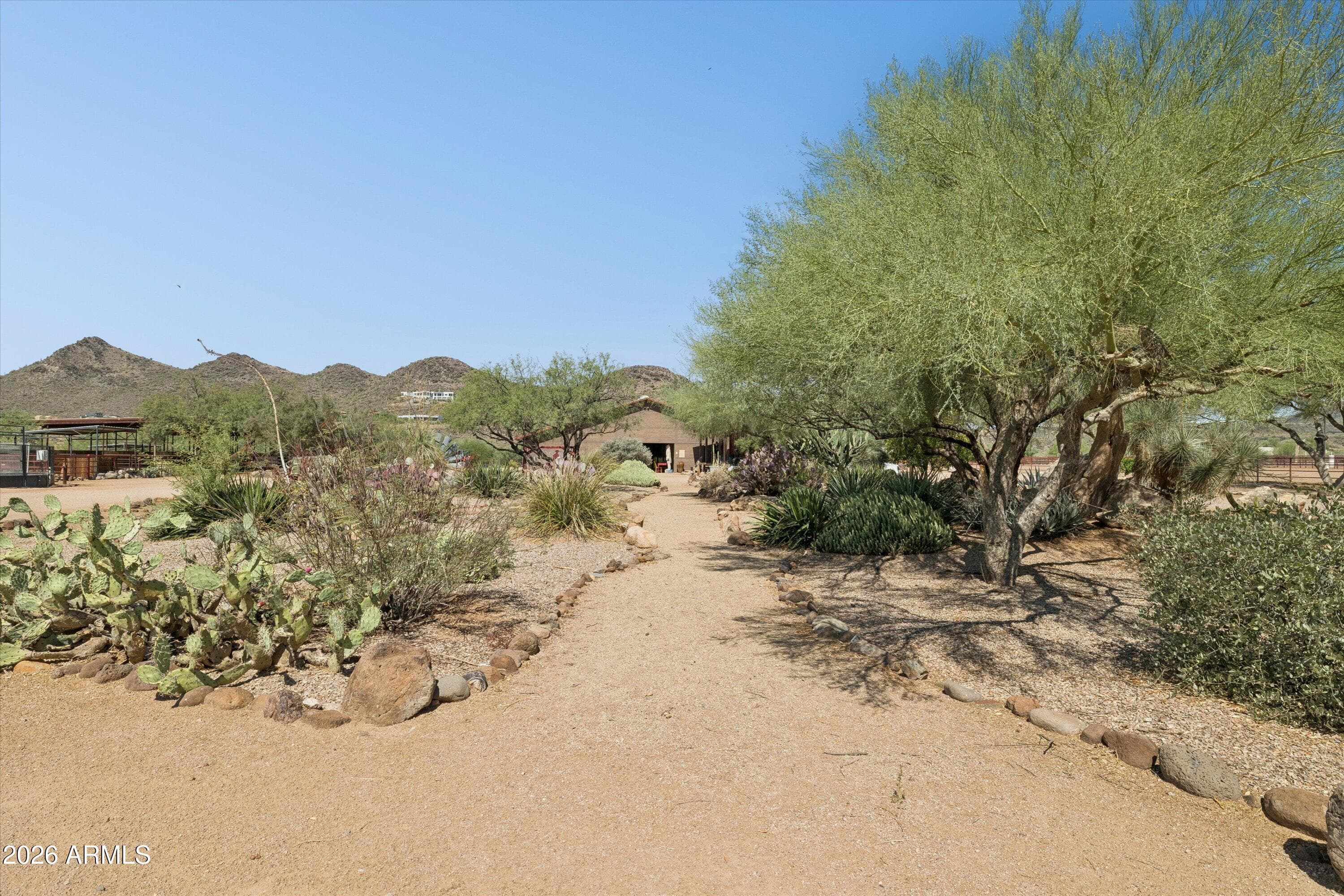 5315 E ROCKAWAY HILLS Drive, Cave Creek, AZ 85331 — photo 8 of 67