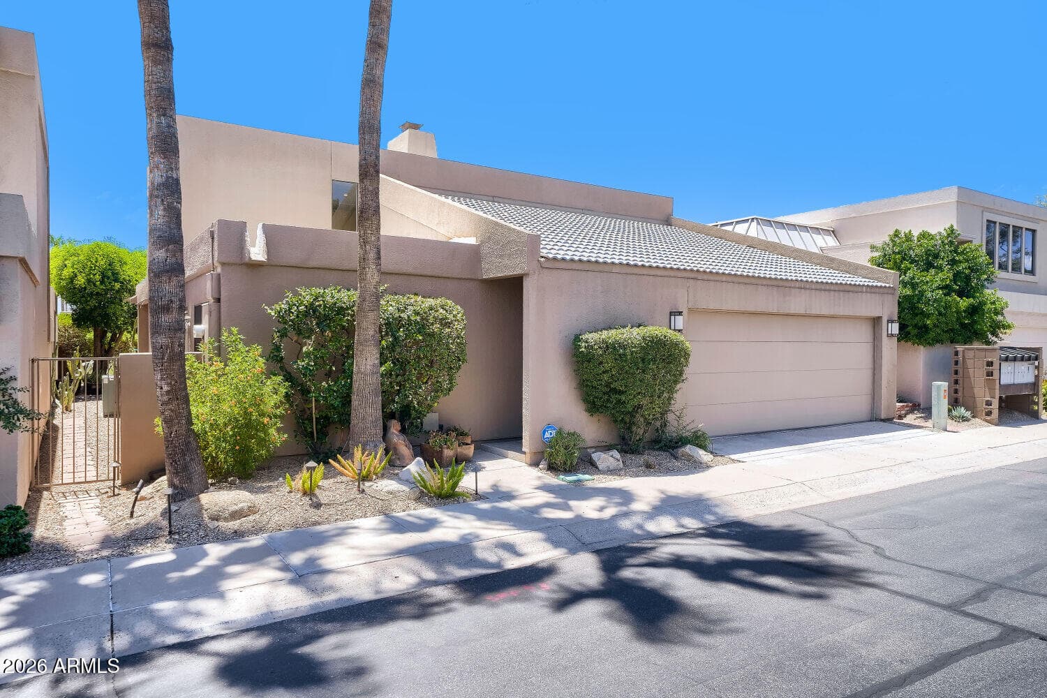 3047 E STELLA Lane, Phoenix, AZ 85016 — photo 2 of 28