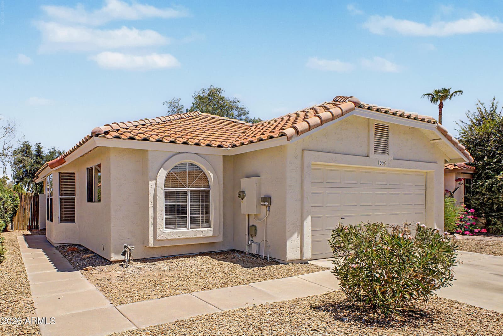 1006 W REDONDO Drive, Gilbert, AZ 85233 — photo 4 of 34