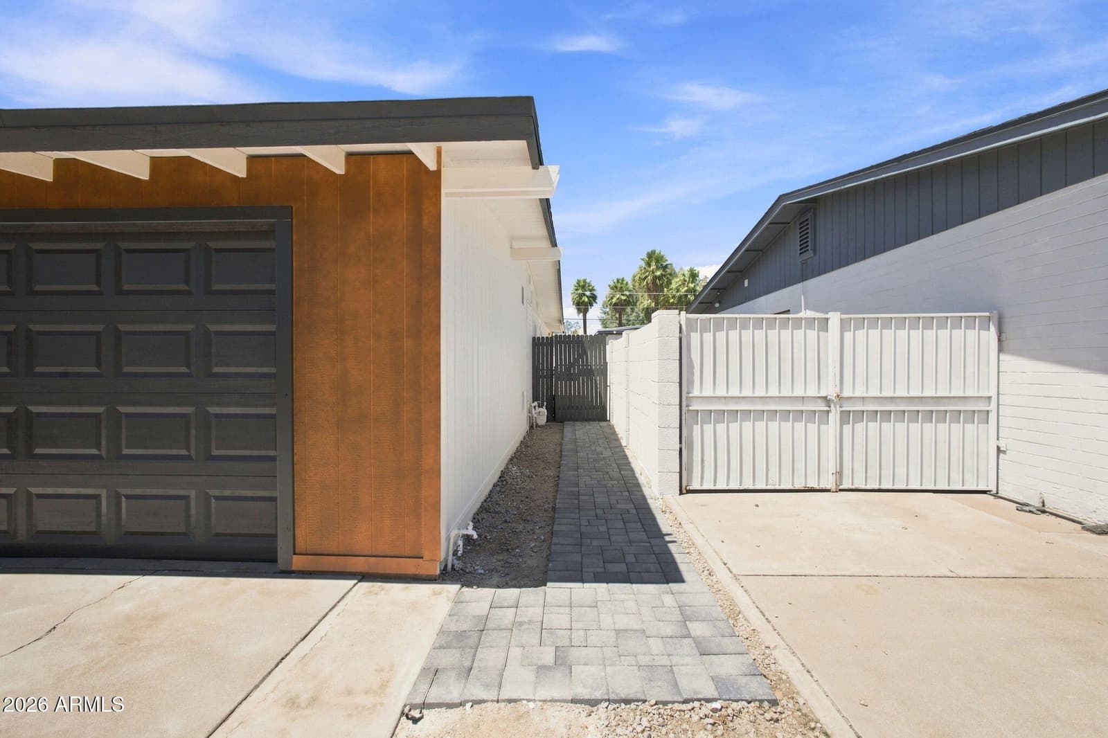 2232 E MITCHELL Drive, Phoenix, AZ 85016 — photo 6 of 35