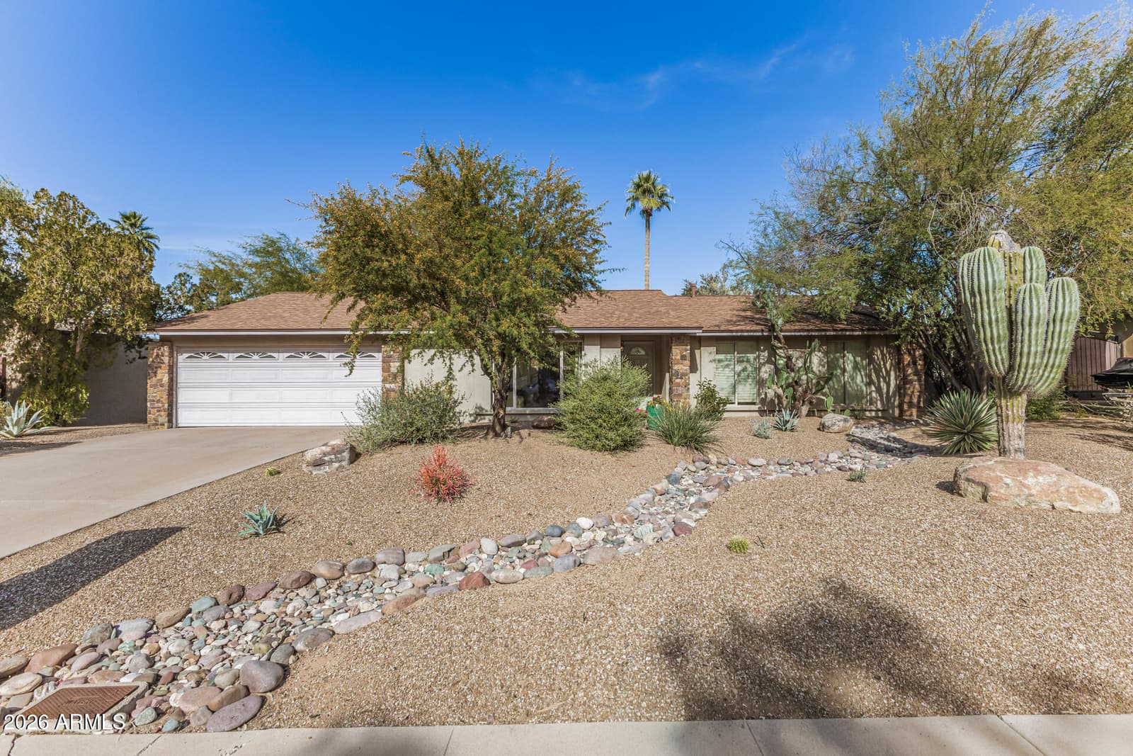 142 E VOLTAIRE Avenue, Phoenix, AZ 85022 — photo 2 of 35