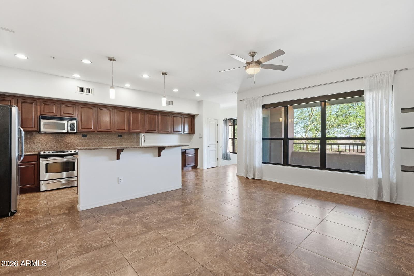 20660 N 40TH Street 2096, Phoenix, AZ 85050 — photo 3 of 24