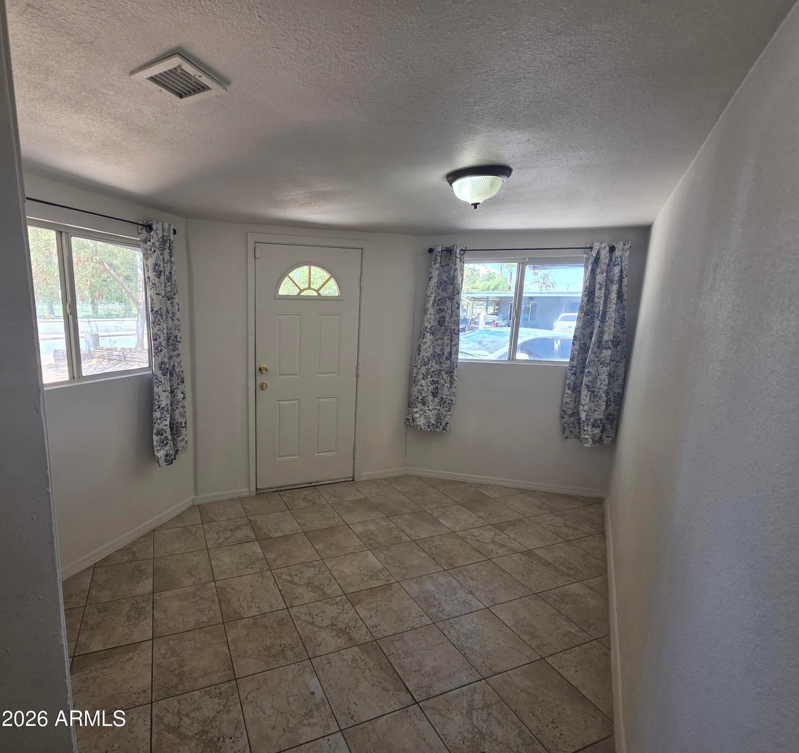 5841 W MACKENZIE Drive, Phoenix, AZ 85031 — photo 4 of 29