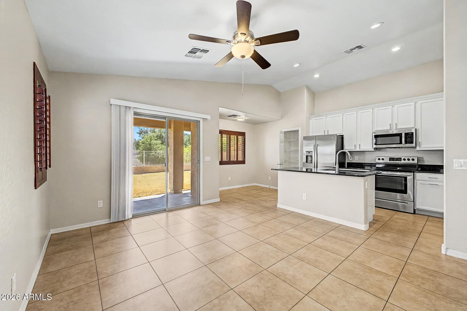 11143 W MARIPOSA Drive, Phoenix, AZ 85037 — photo 10 of 34