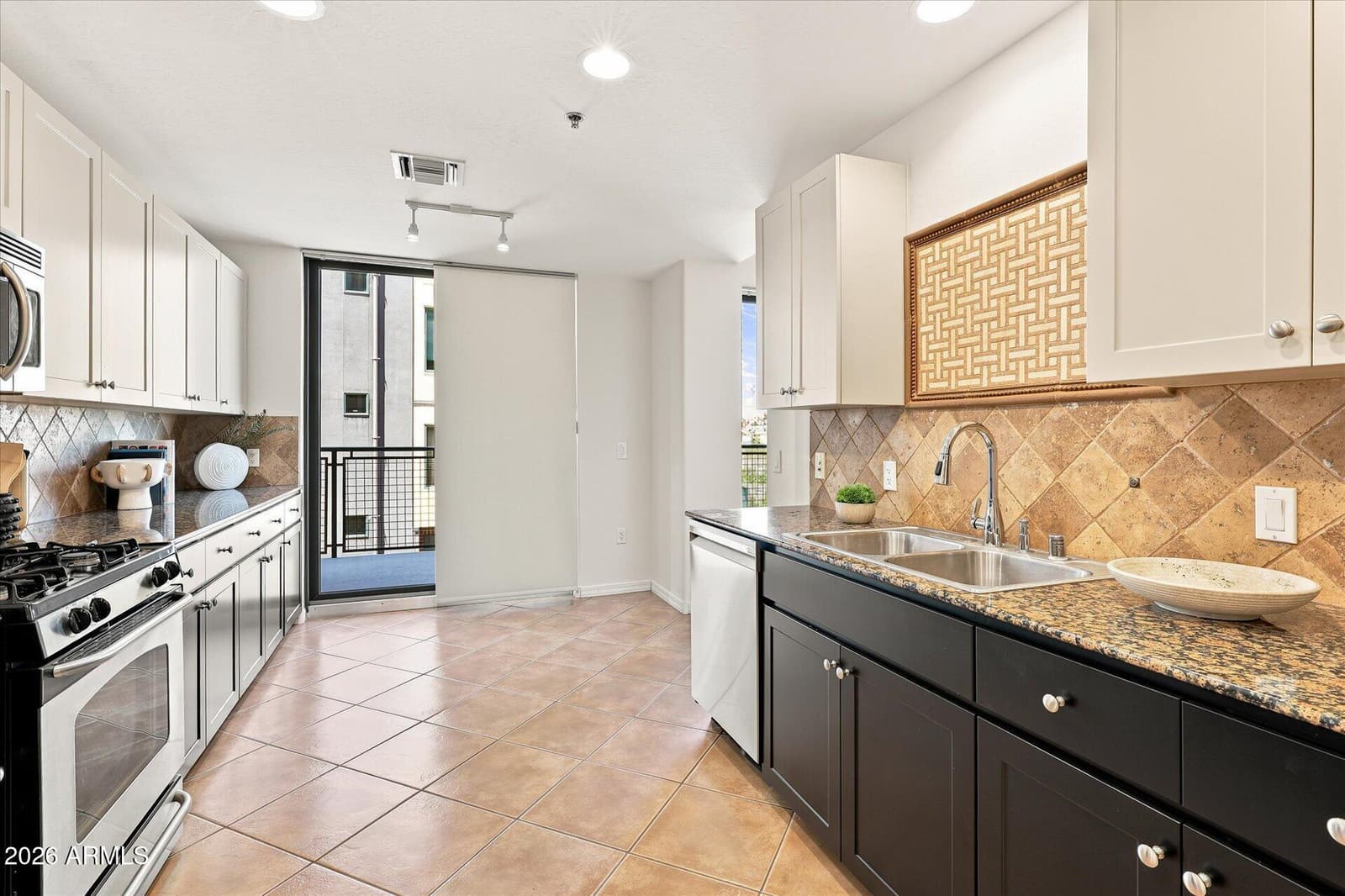 2302 N CENTRAL Avenue 313, Phoenix, AZ 85004 — photo 11 of 52