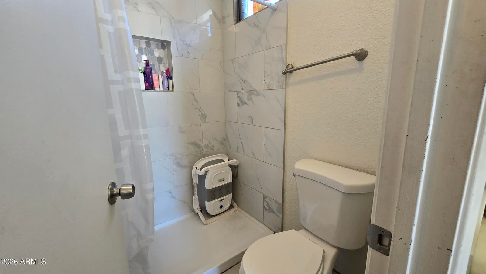 6826 S 17TH Way, Phoenix, AZ 85042 — photo 12 of 17