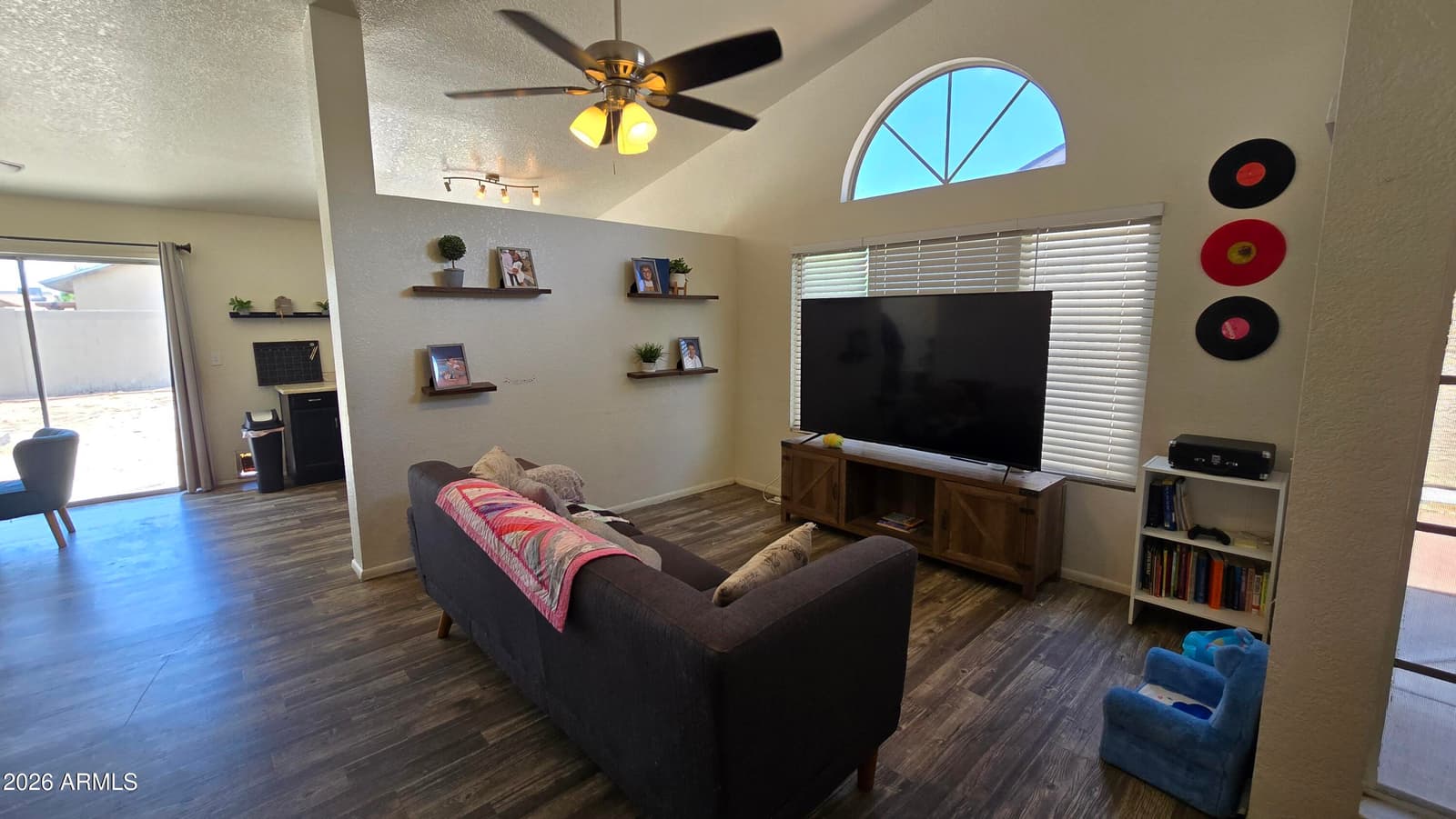 6826 S 17TH Way, Phoenix, AZ 85042 — photo 7 of 17